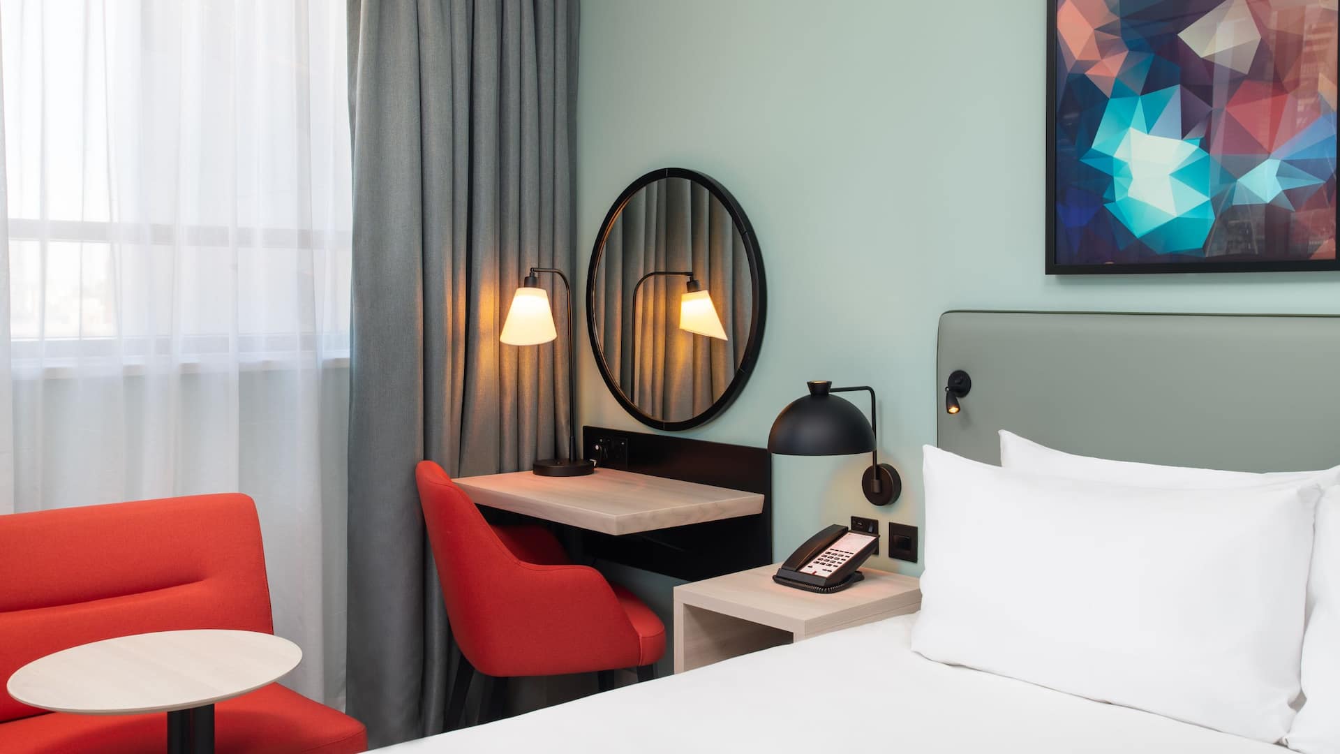 4 von 6 Hyatt Place London City East Guestroom 2SPK Seating Area