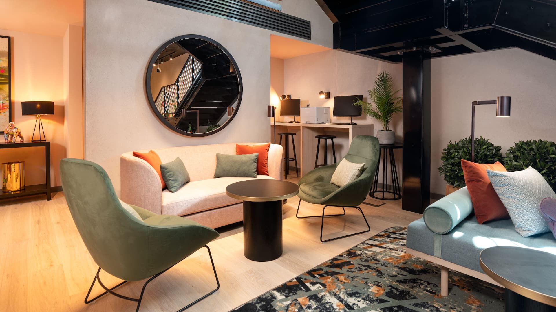 Hyatt Place London City East Lobby Seating Set up