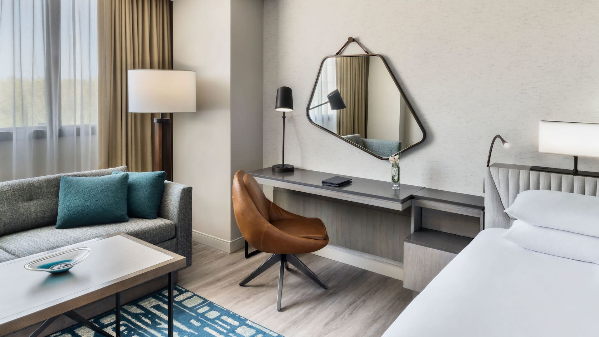 Hyatt Regency O'Hare Chicago Premier King Desk