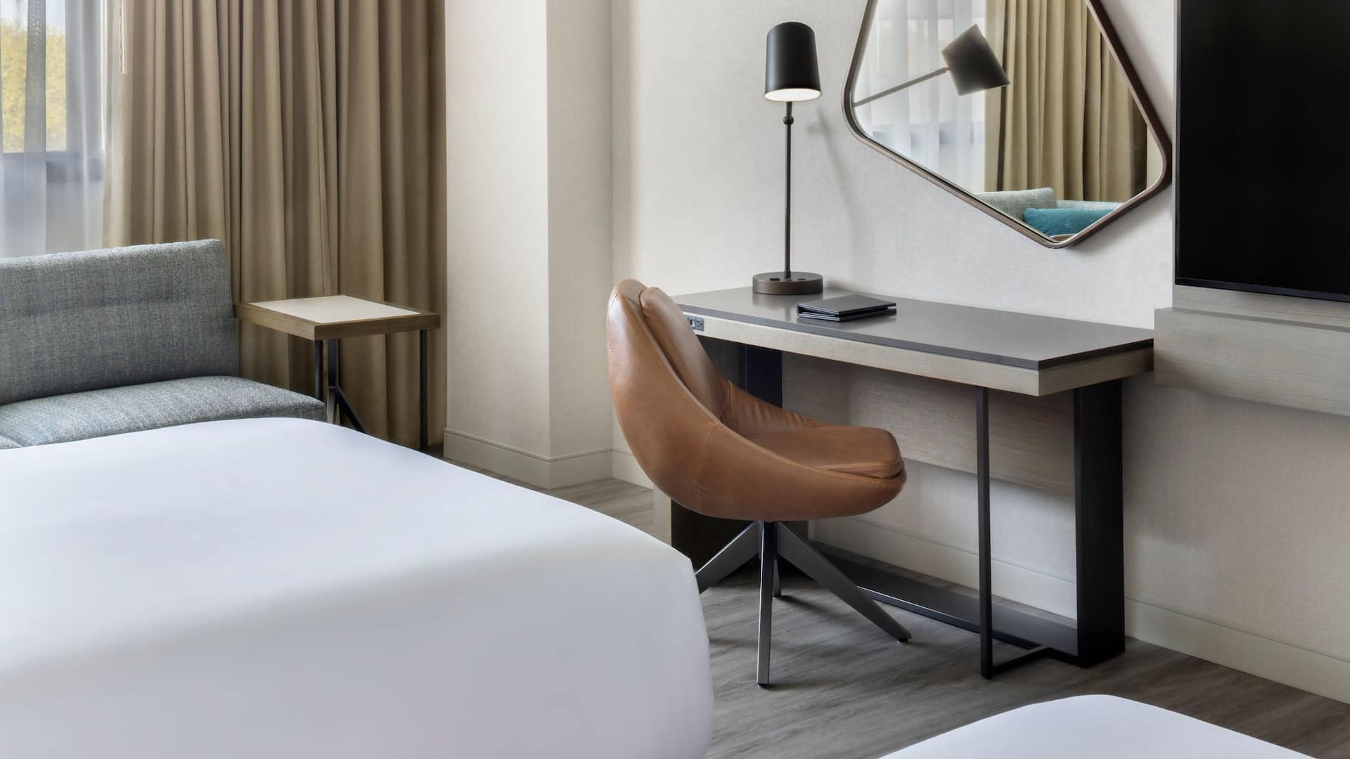 Hyatt Regency O'Hare Chicago Premier Double Desk