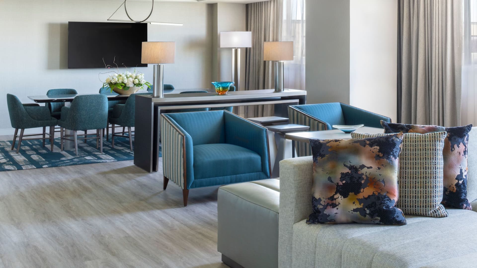 Hyatt Regency O'Hare Chicago Premier Presidential Suite Seating