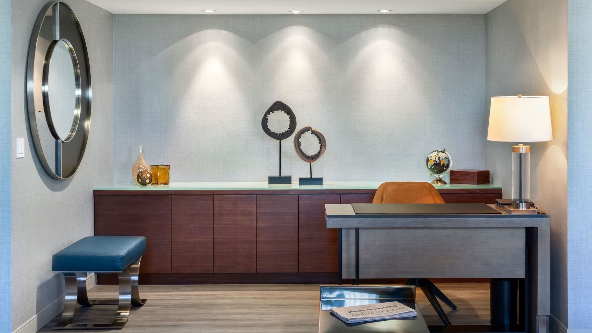 Hyatt Regency O'Hare Chicago Premier Presidential Suite Desk