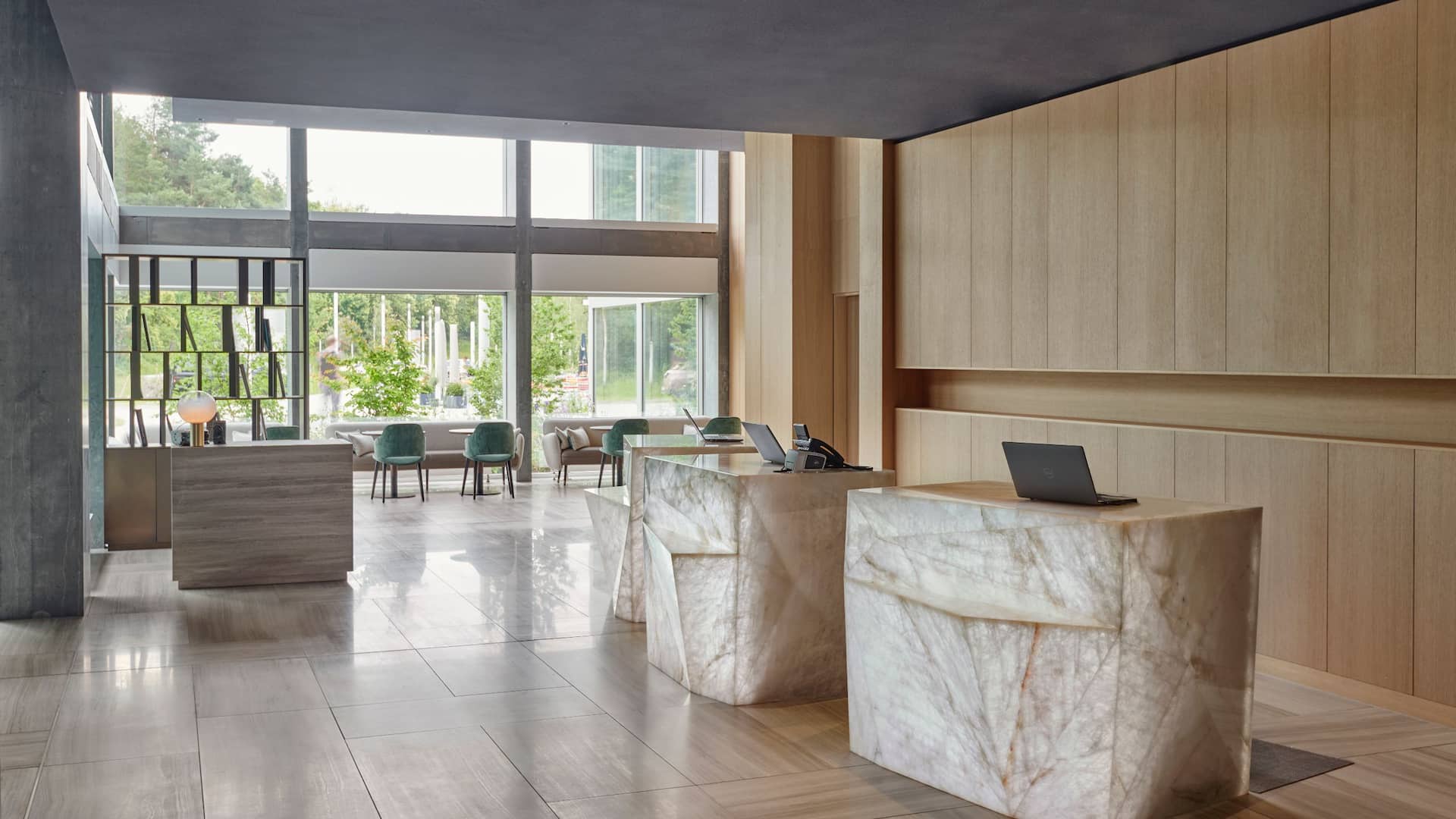 Hyatt Regency Zurich Airport The Circle Front Desk