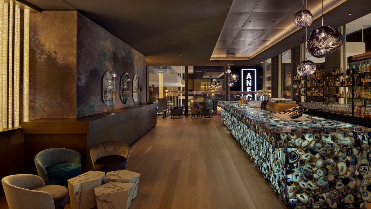 Bar Iris