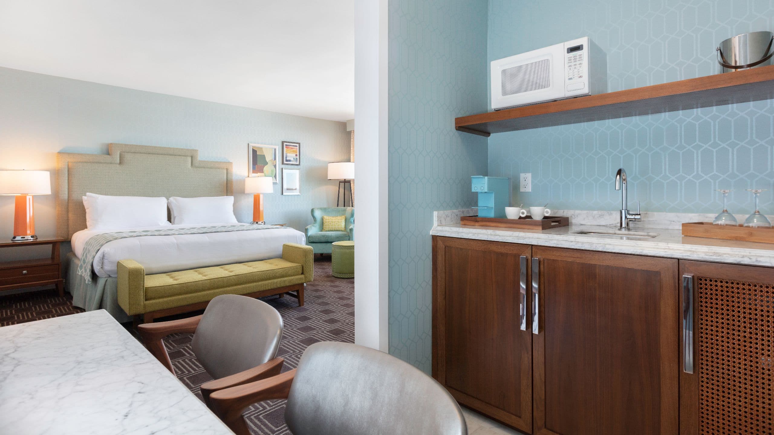 The Laurel Inn King With Kitchenette Dual View