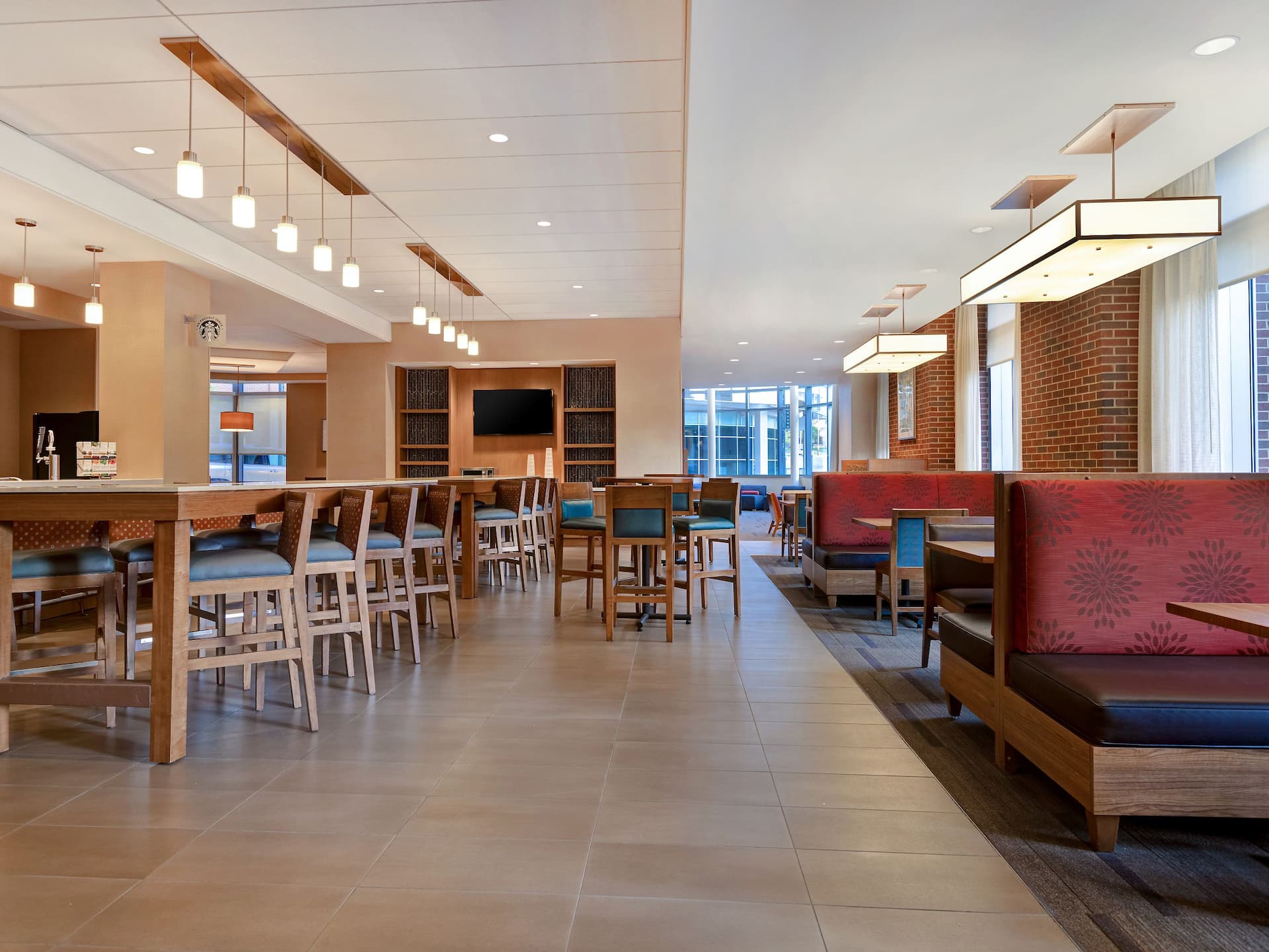 Hyatt Place Bloomington/Normal Breakfast Seating