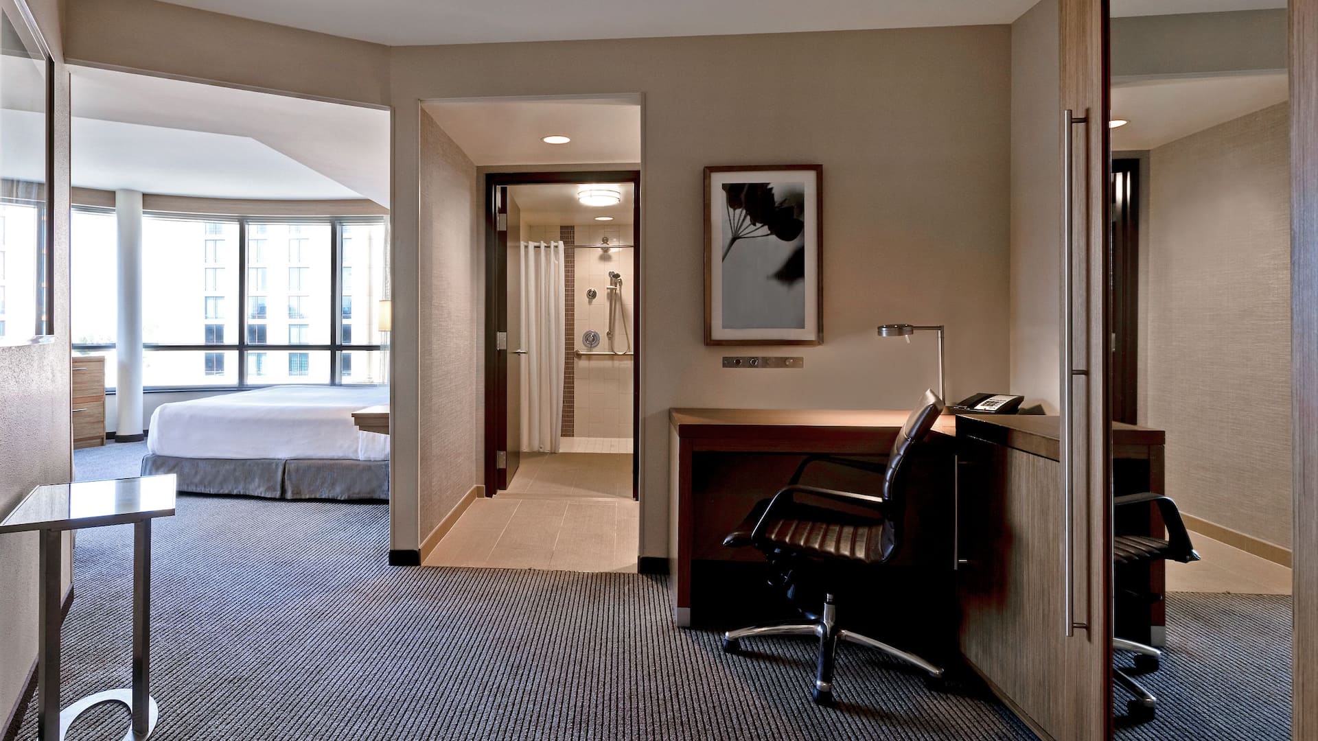 第 3，共 6 Hyatt Place Bloomington/Normal King Guestroom Accessible Entry