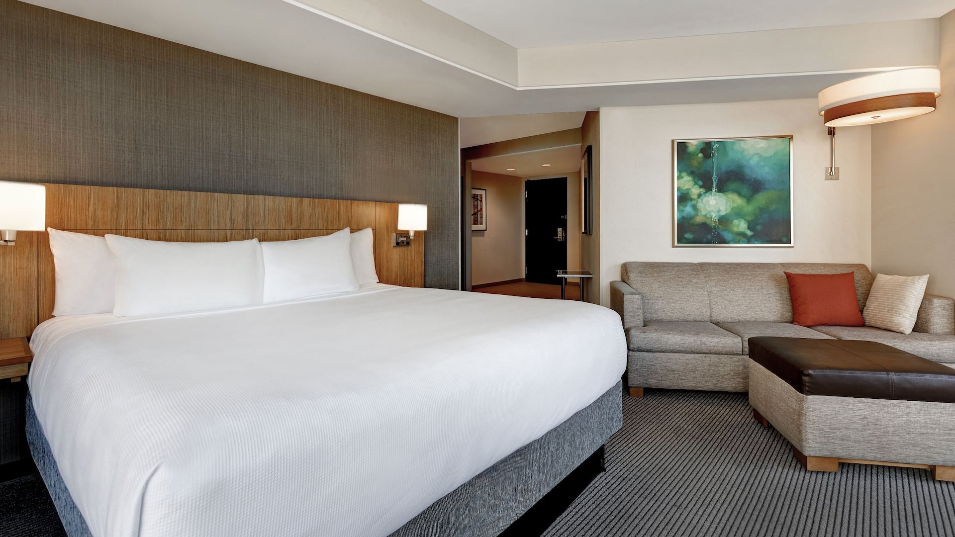 第 2，共 6 Hyatt Place Bloomington/Normal King Curved Seating