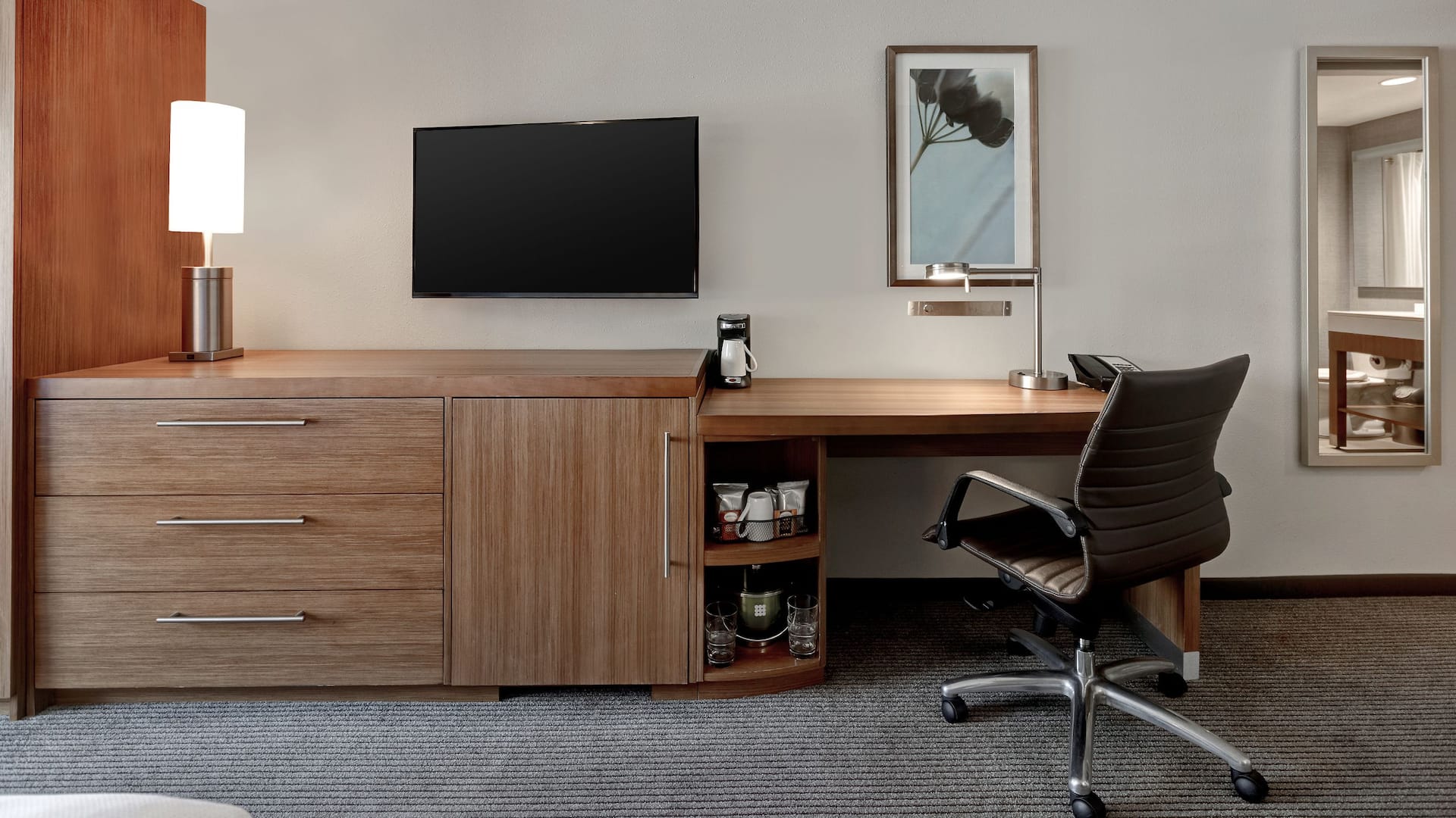 第 5，共 5 Hyatt Place Bloomington/Normal Standard Desk