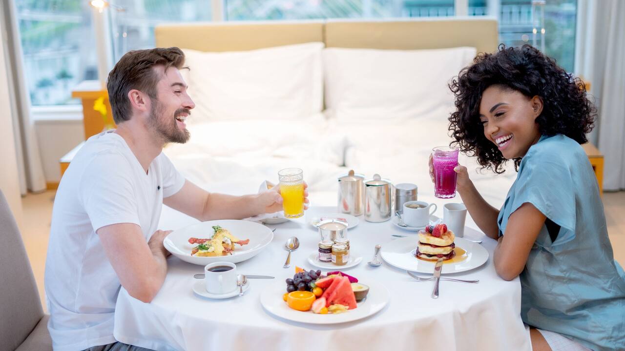 Suite Couple Breakfast