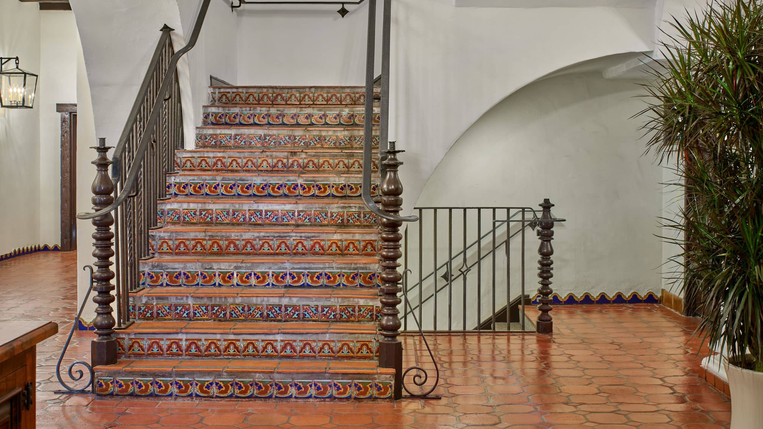 Mar Monte Hotel Original Staircase