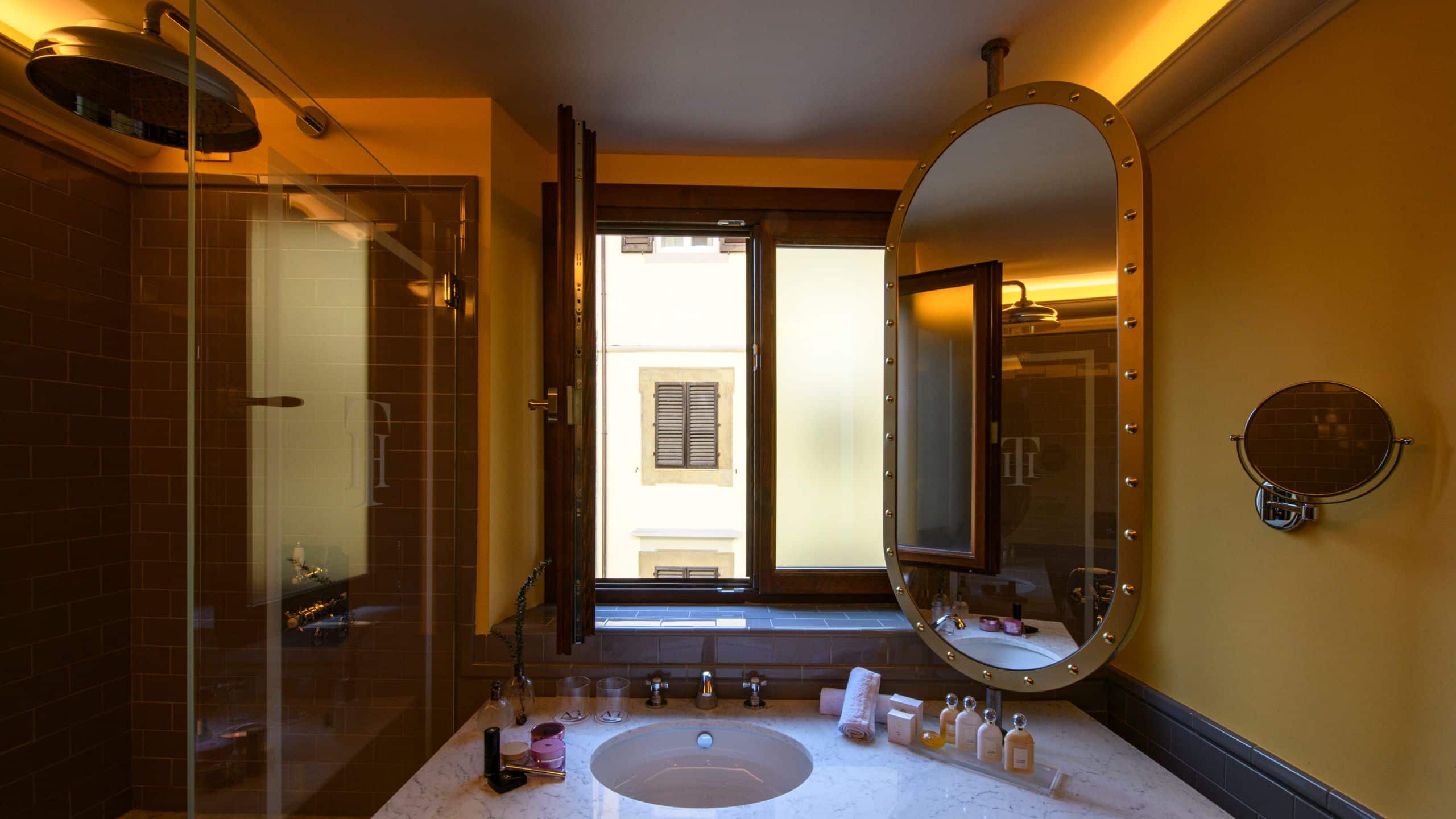 2 de 4 IL Tornabuoni Hotel King Suite Bathroom