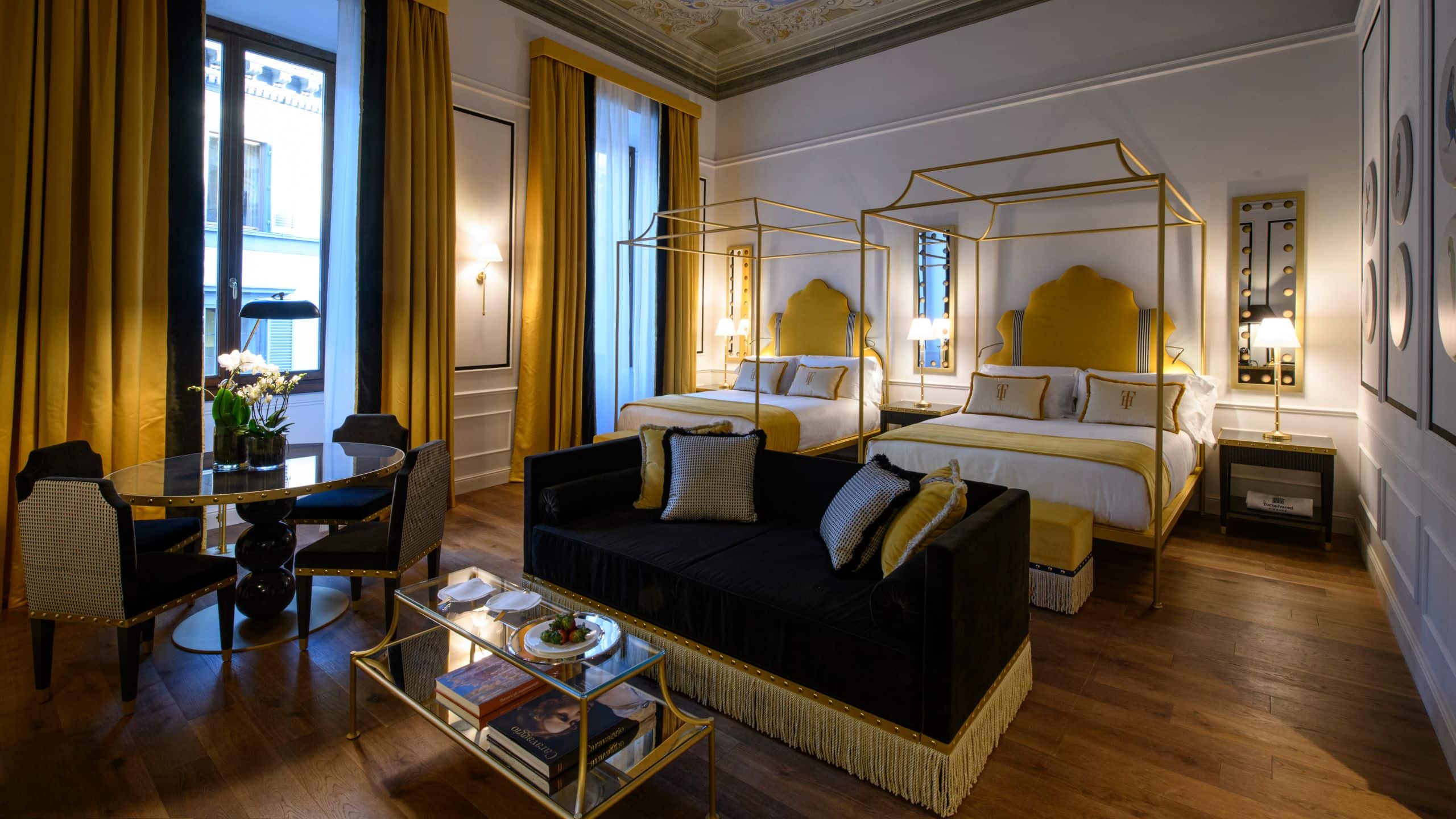 1 de 2 IL Tornabuoni Hotel Lucrezia Suite Queen Bed Perspective