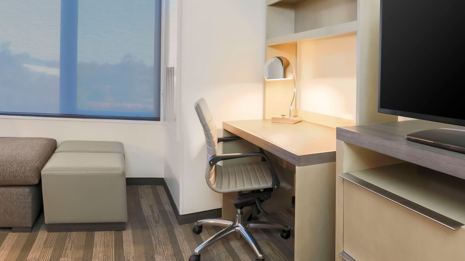 第 2，共 2 Hyatt House Davis Den King Desk