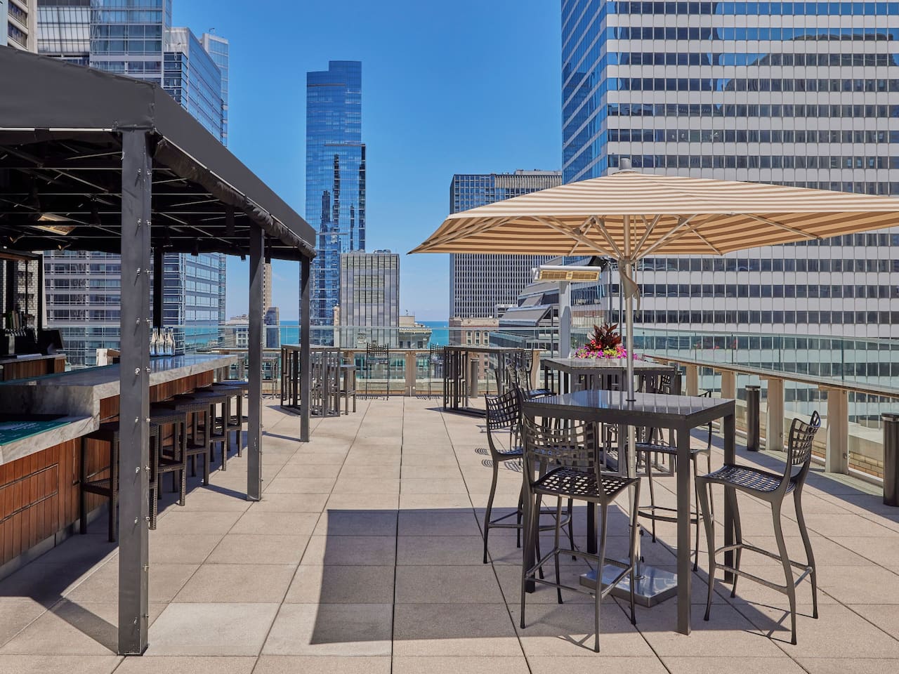 Aire Rooftop Bar | Hyatt Centric the Loop Chicago
