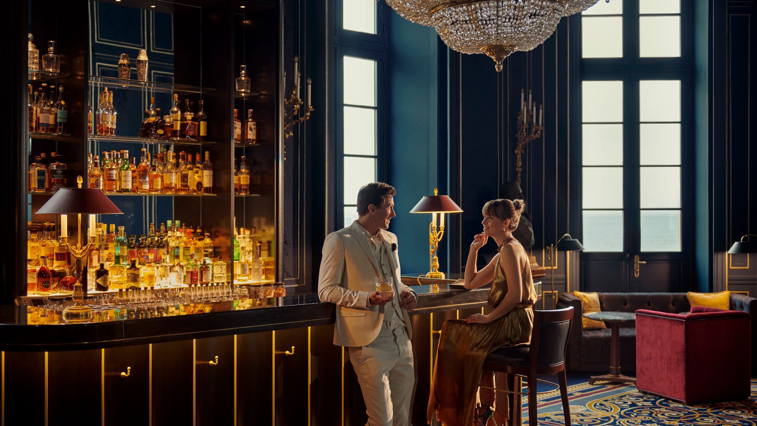 Hôtel du Palais Biarritz Couple At Bar