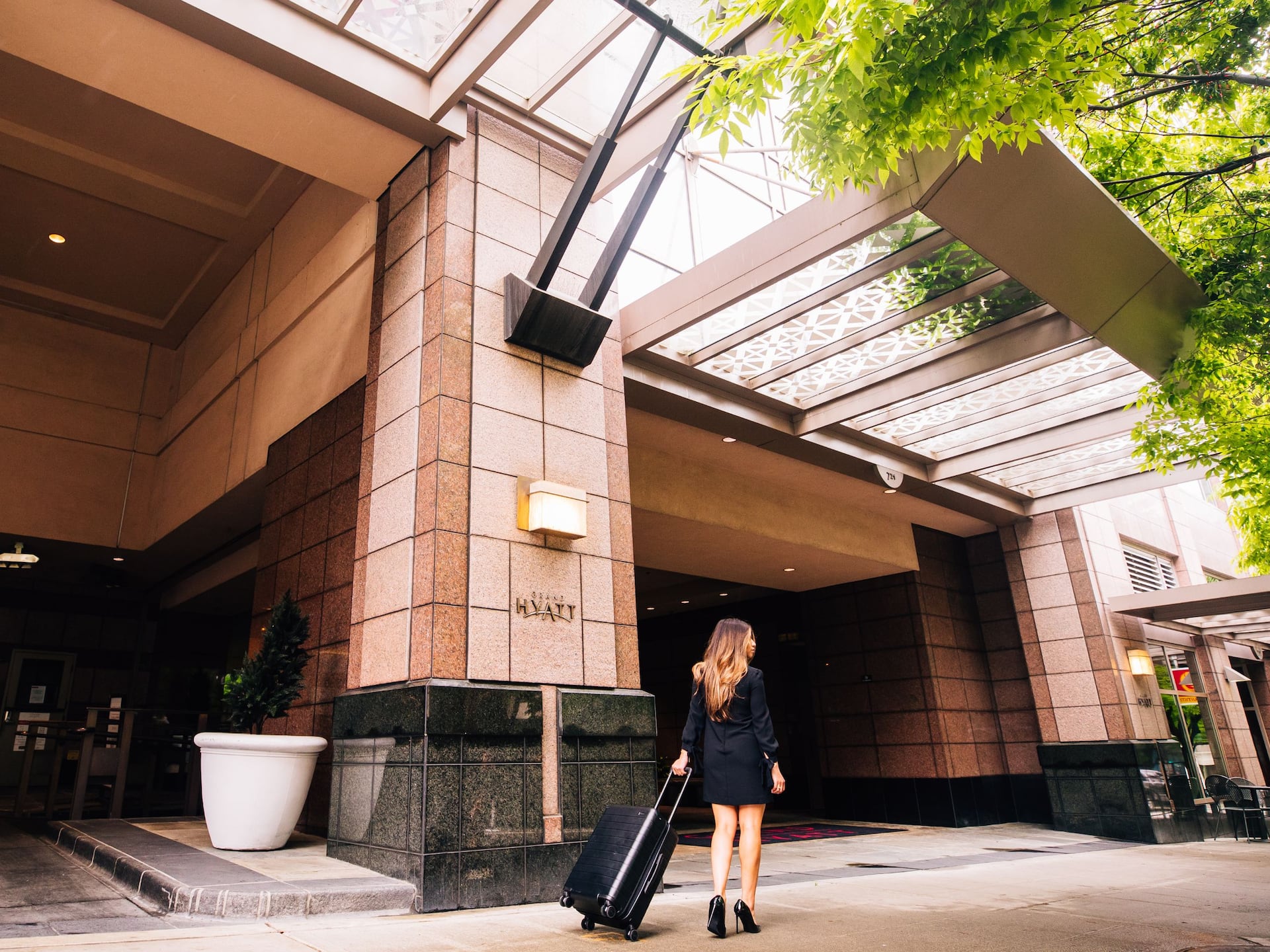 Grand Hyatt Seattle Hotel Entrance Guest Arrival