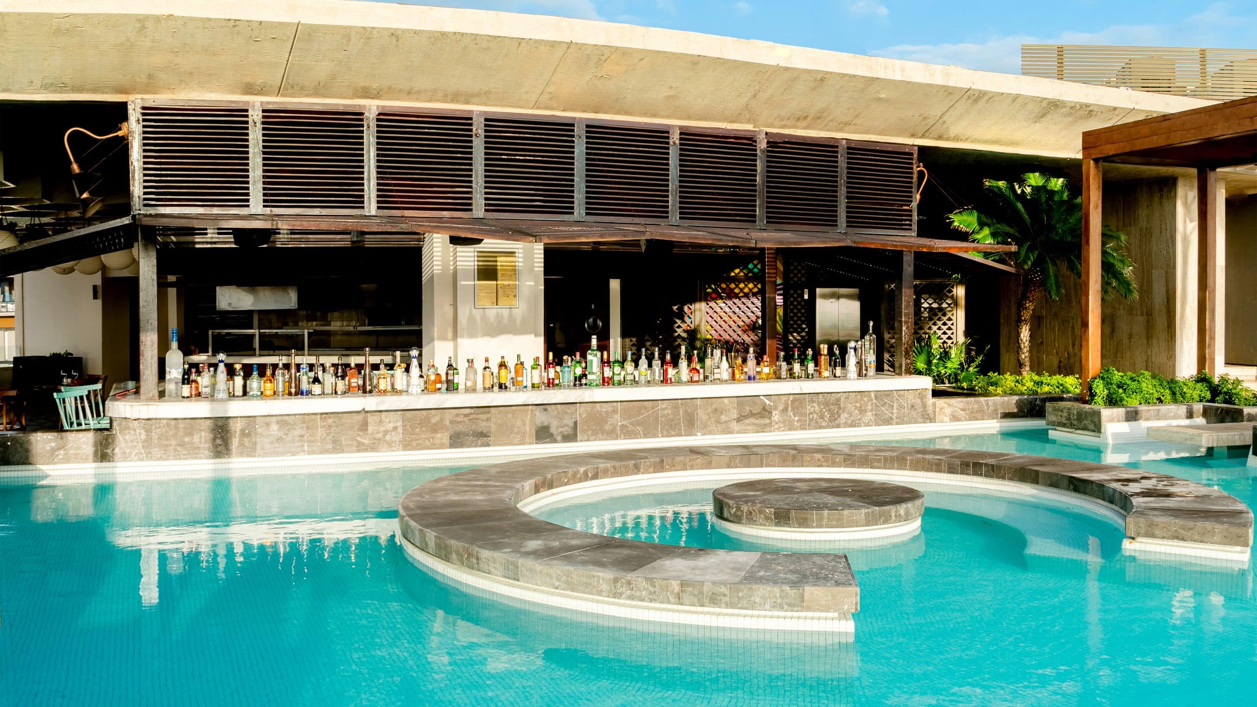 Thompson Playa del Carmen Main House Swimup Bar