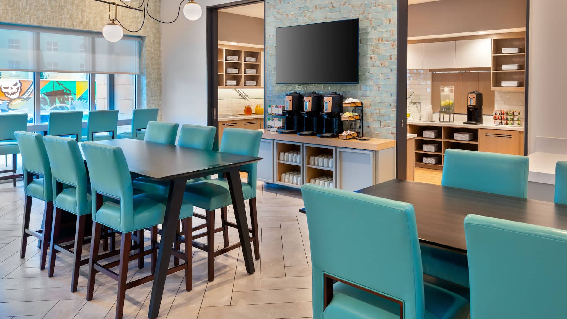 Hyatt House Tampa Airport / Westshore Breakfast Seating