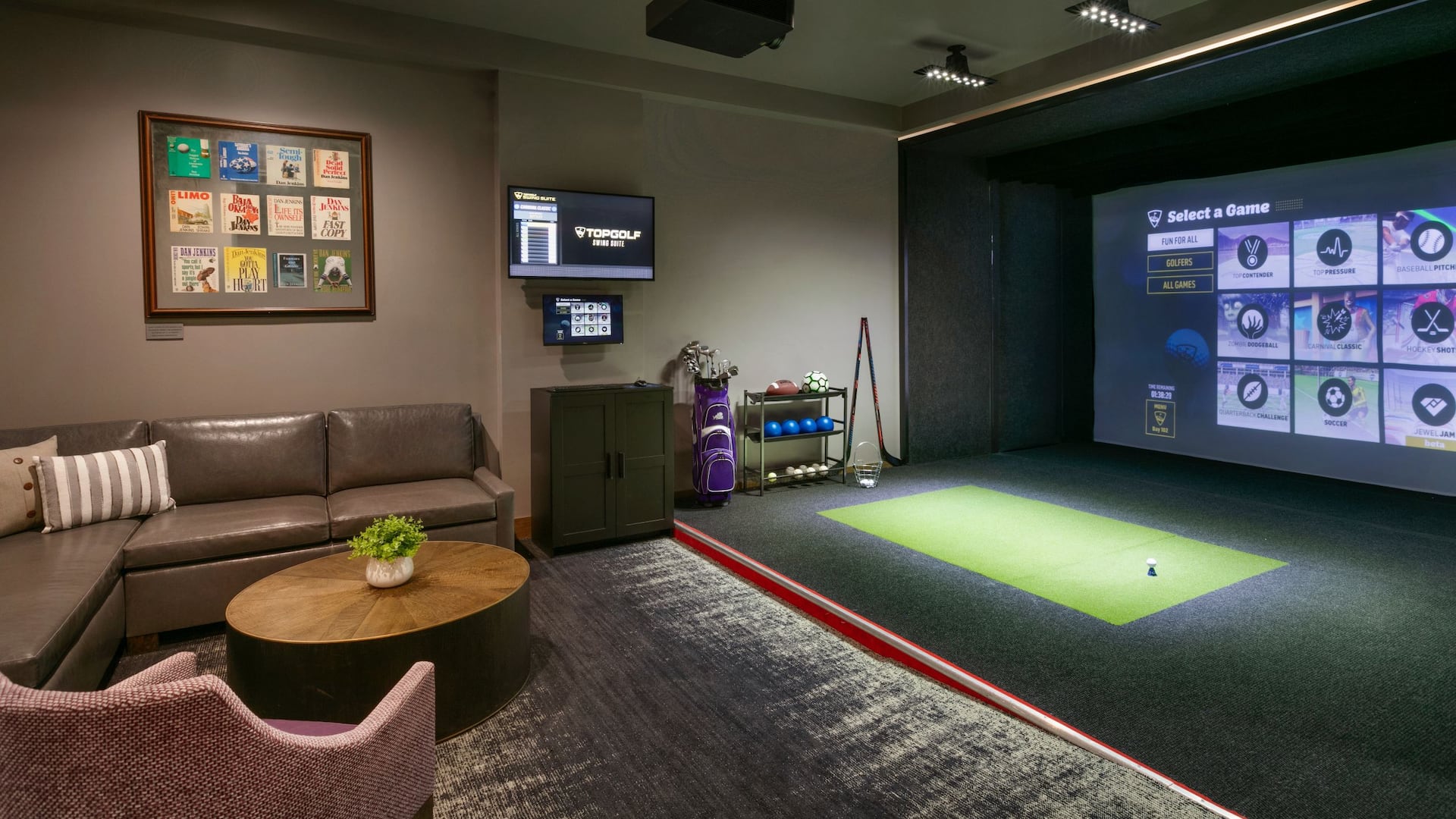Hyatt Place Fort Worth / TCU Golf Swing Suite Area