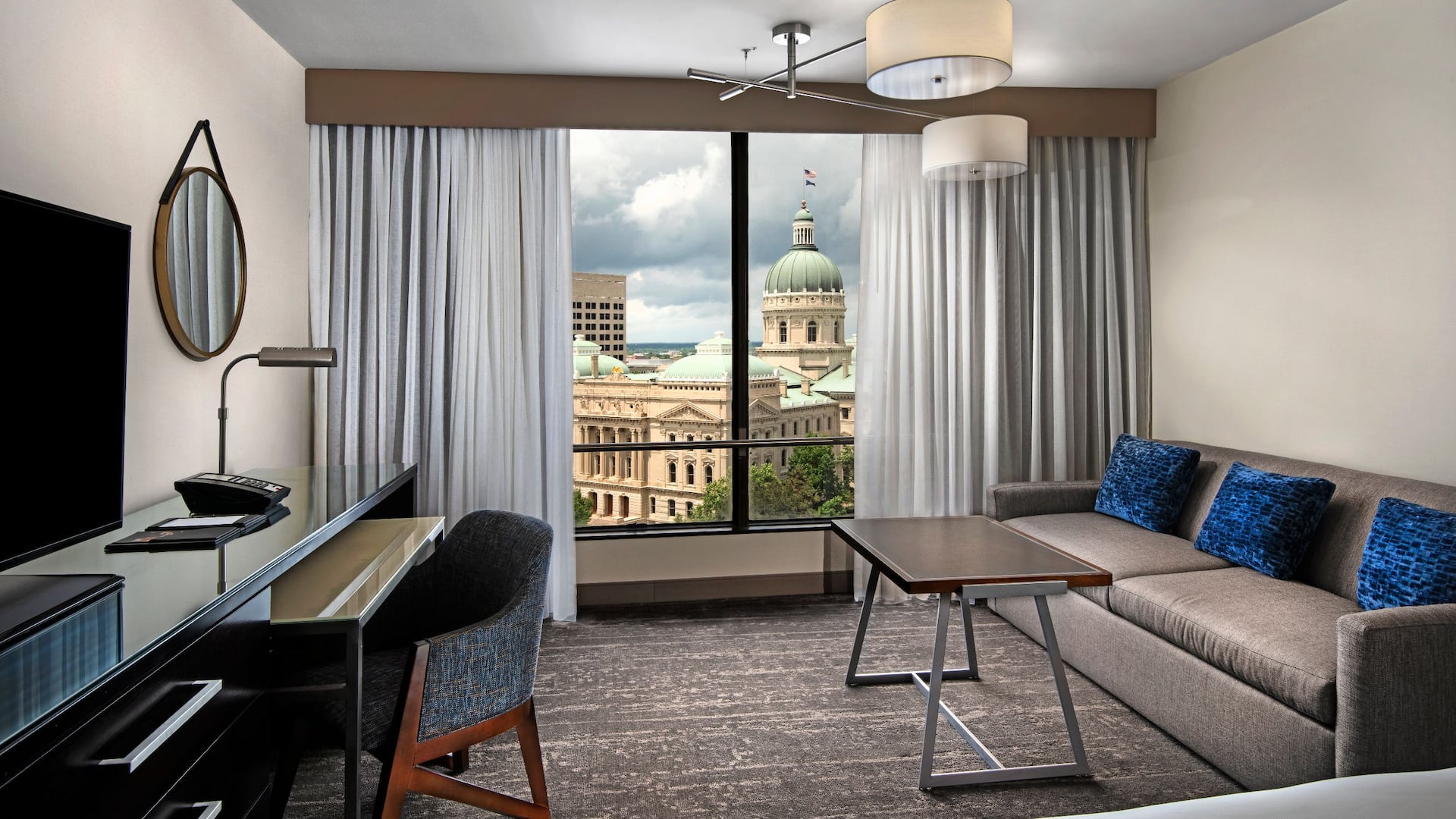 Hyatt Regency Indianapolis King Cap View Sofabed