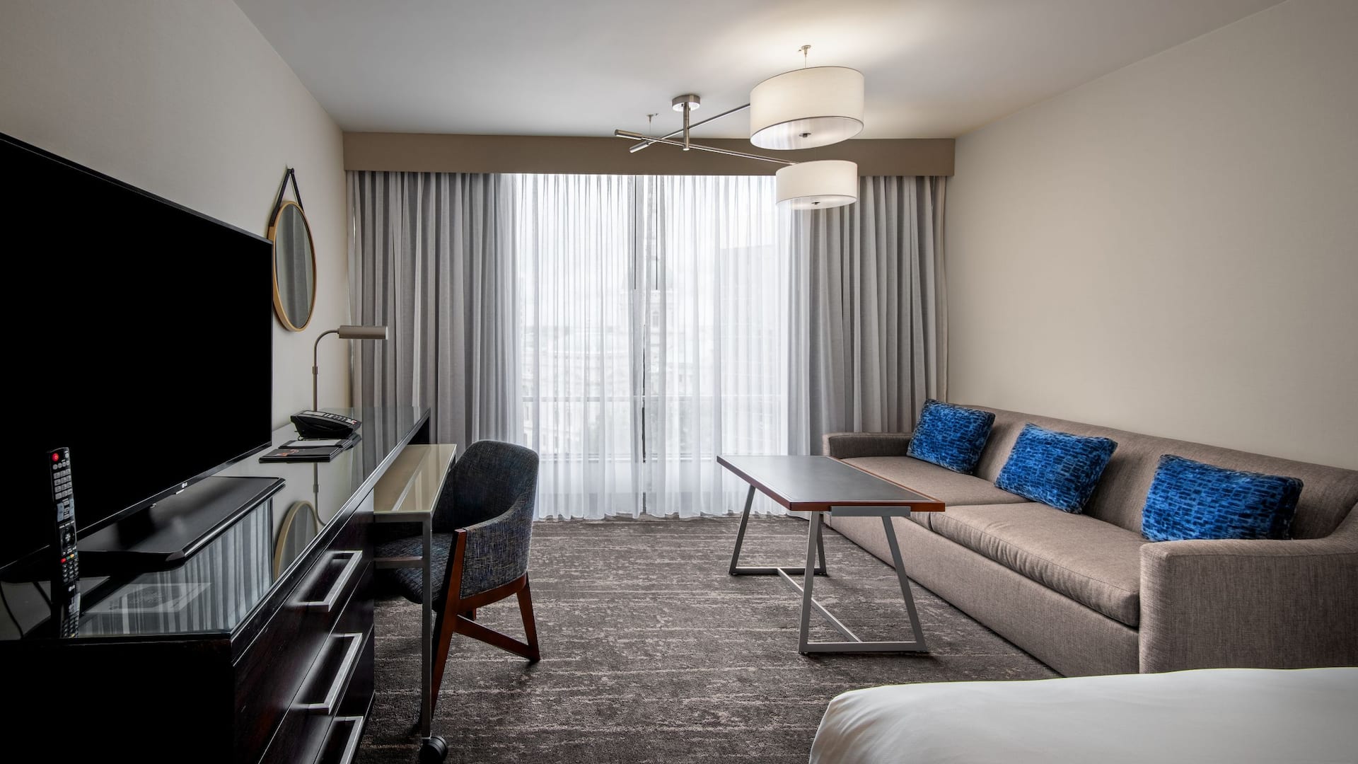 Hyatt Regency Indianapolis King Sofabed with View