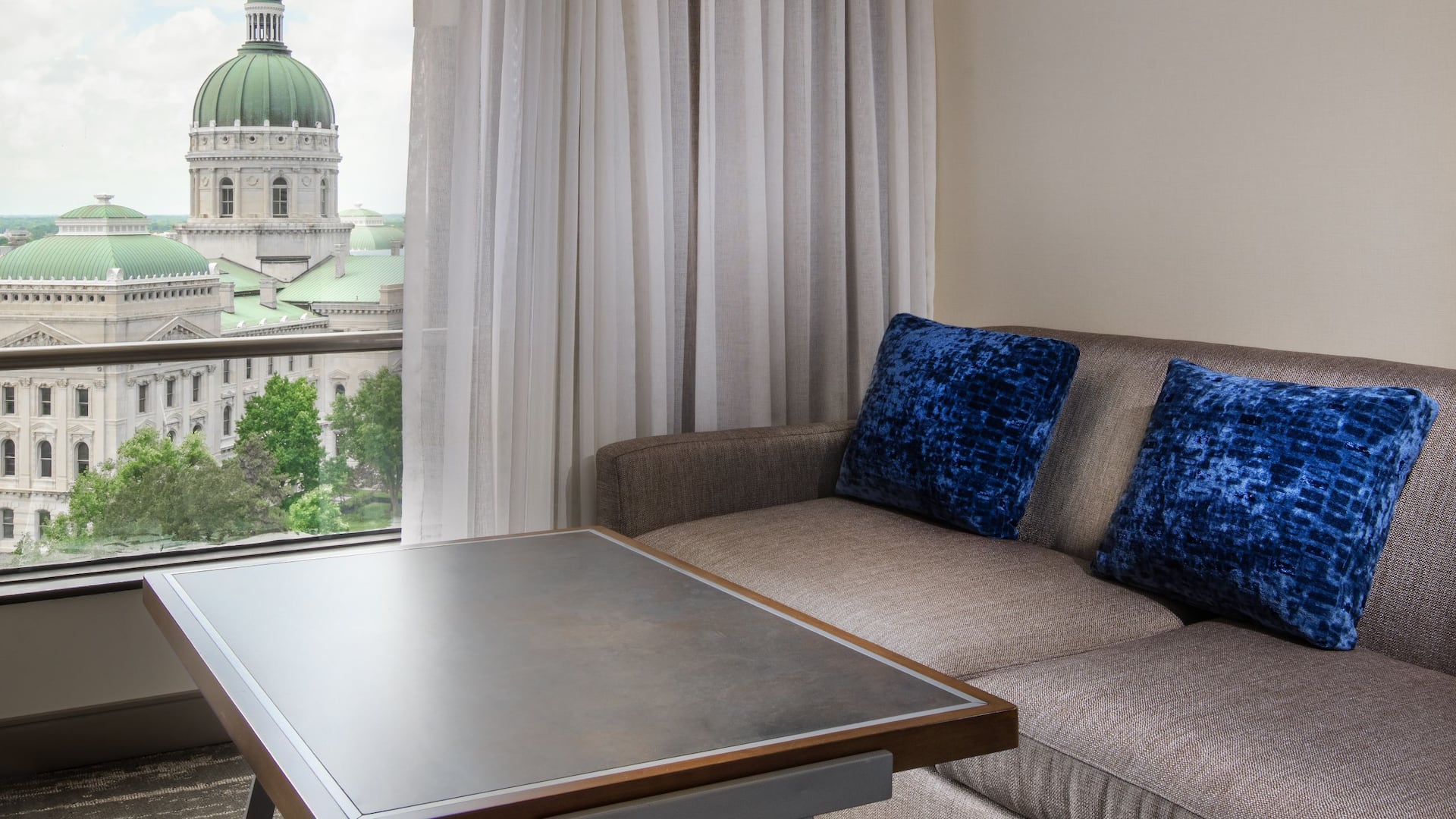 Hyatt Regency Indianapolis Sofabed Cap View