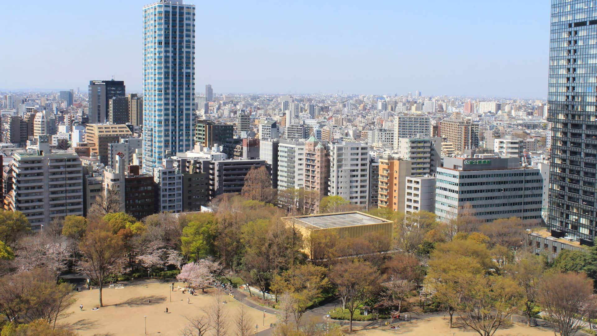 3 von 4 Hyatt Regency Tokyo Central Park Guestroom Daytime View