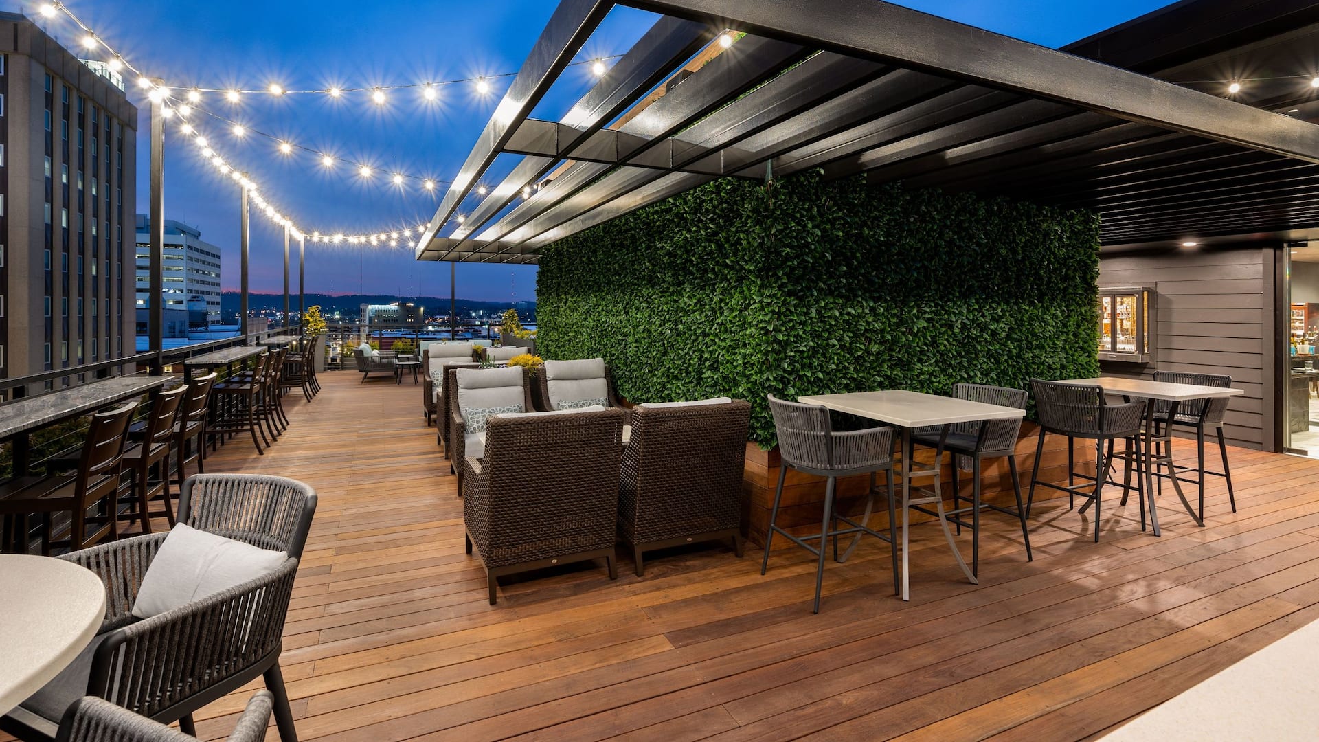 Hyatt Place Knoxville / Downtown Five Thirty Rooftop Gay Street