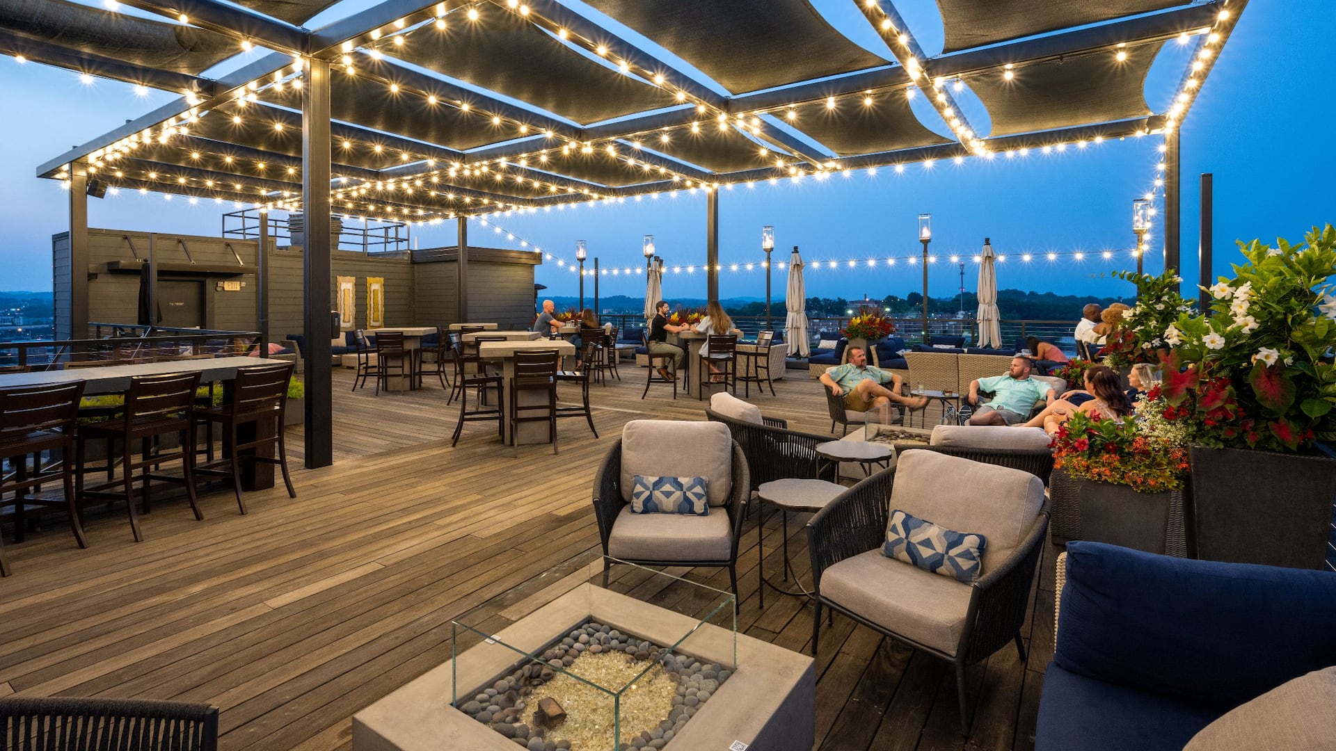 Hyatt Place Knoxville / Downtown Five Thirty Rooftop Terrace Nighttime
