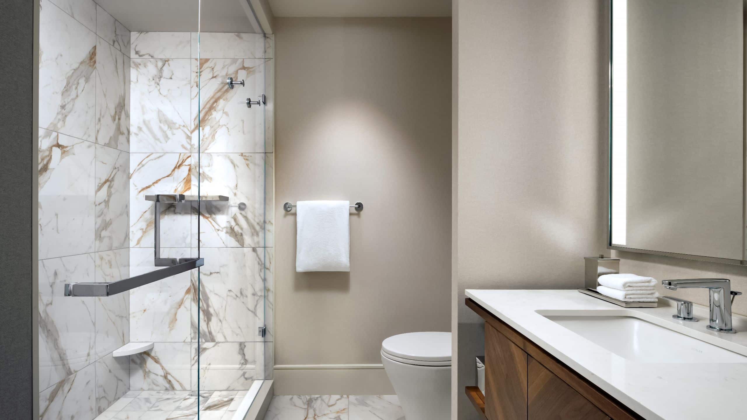 3 de 3 Park Hyatt Toronto King Bathroom