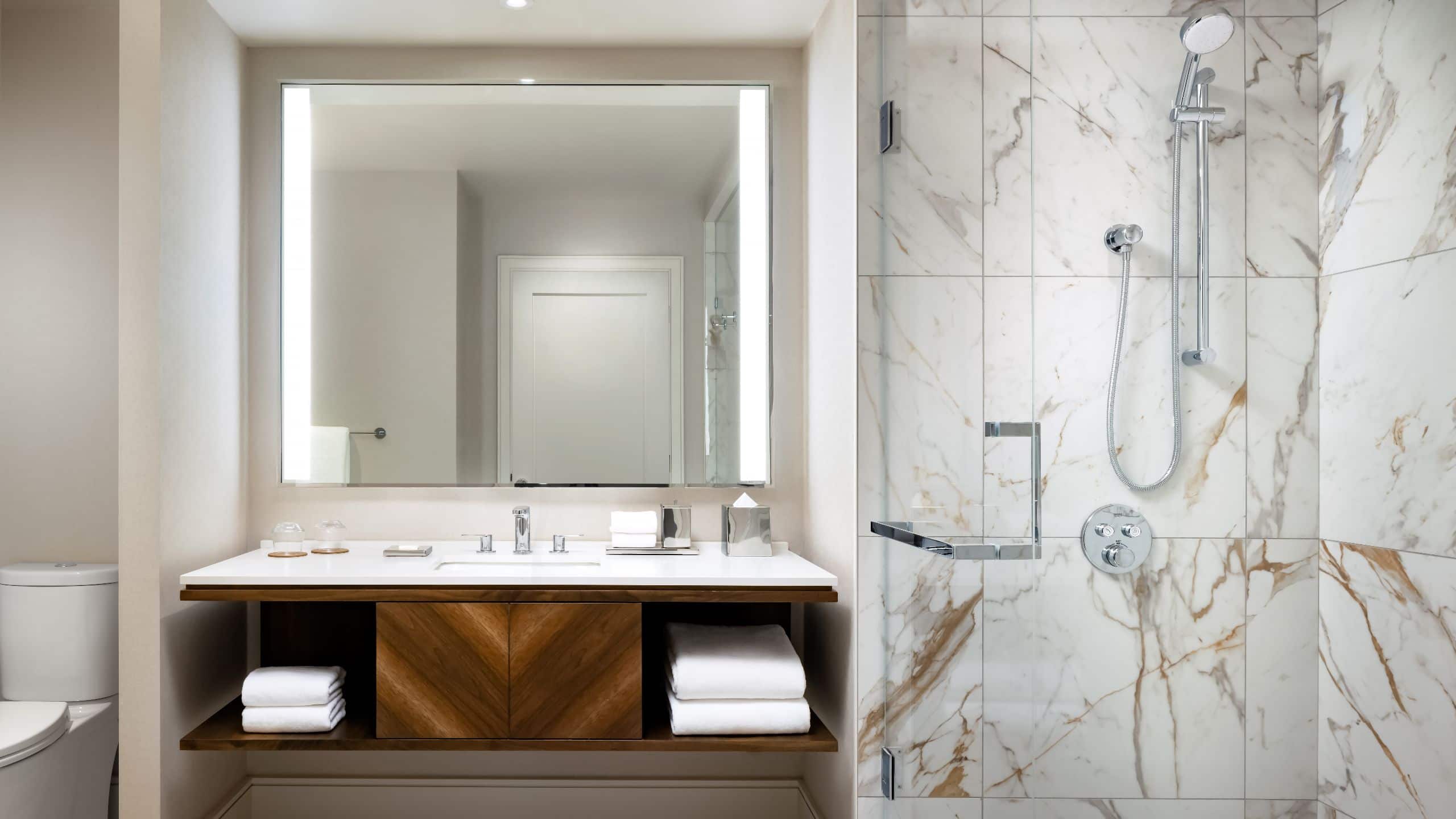 4 de 4 Park Hyatt Toronto King Deluxe Bathroom