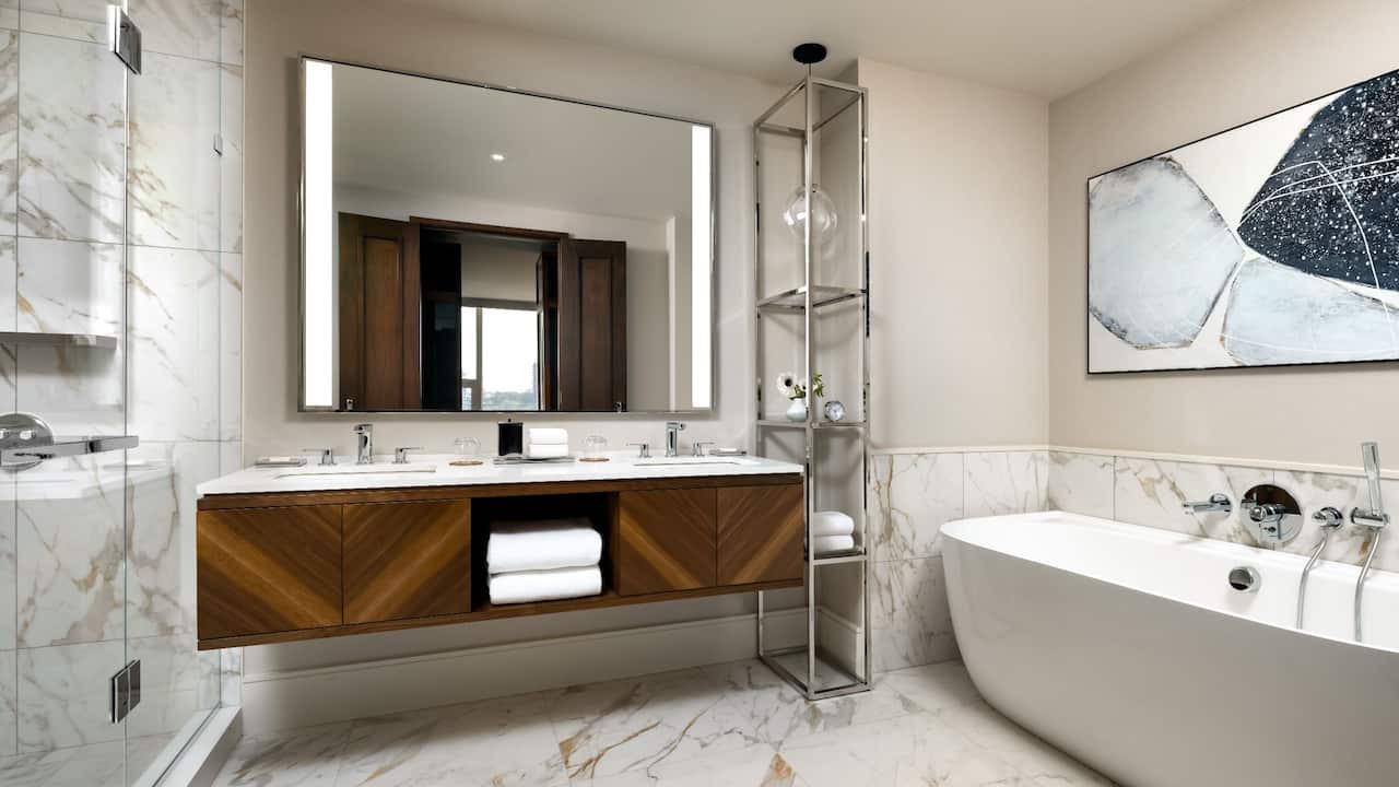 One Bedroom Deluxe Corner Suite Bathroom