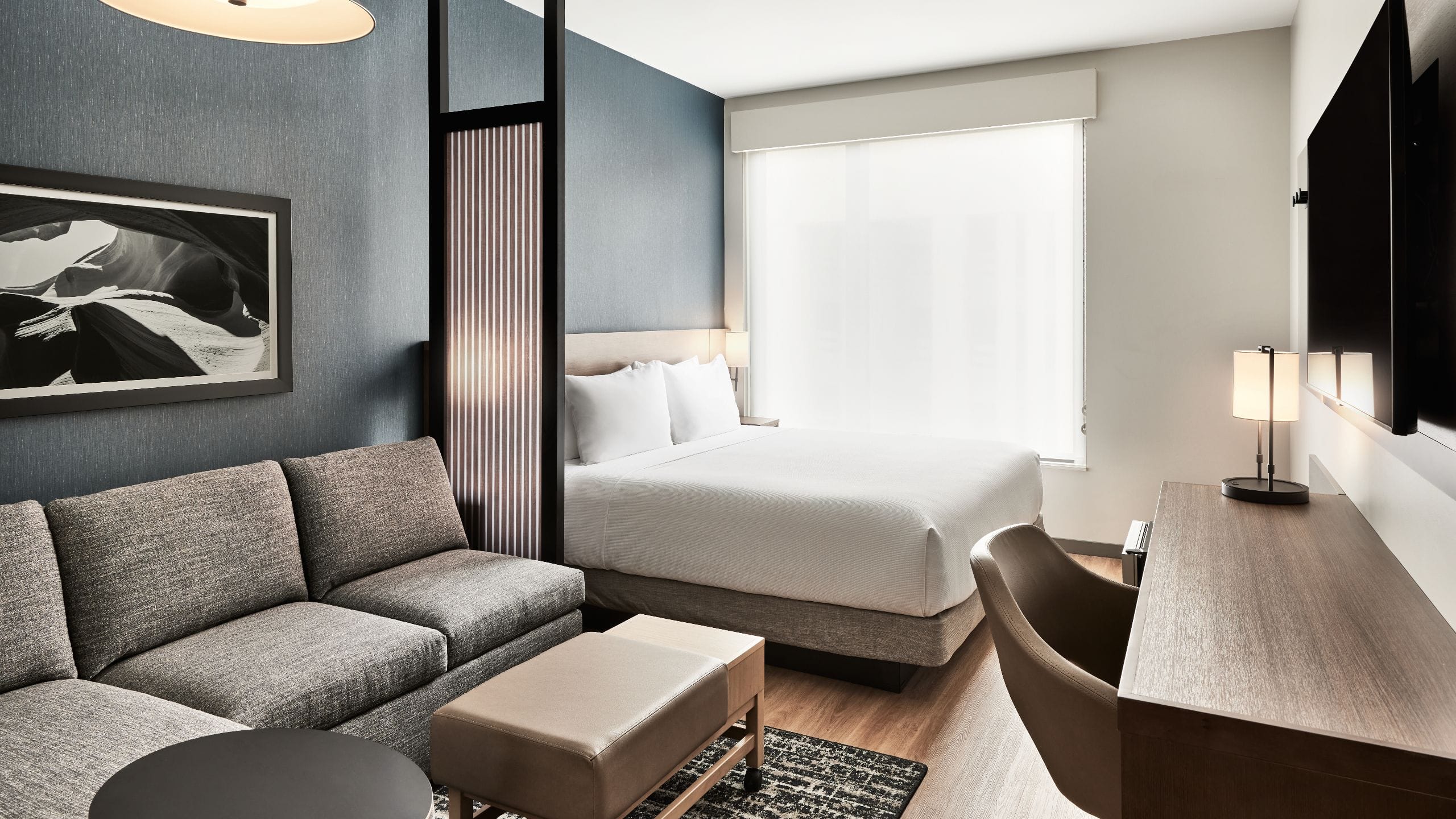 Hyatt Place Phoenix / Downtown King Standard Guestroom
