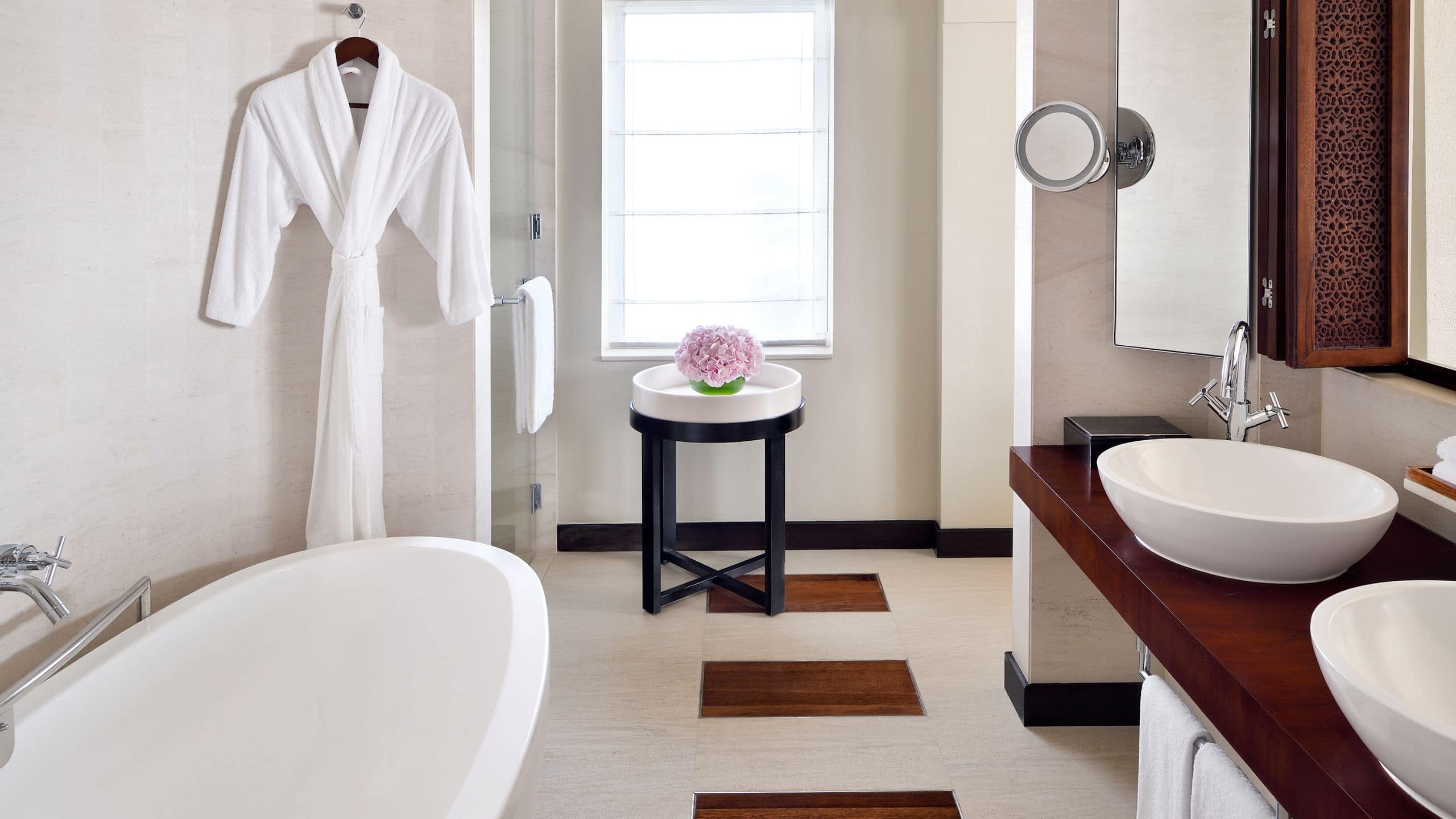 4 of 5 Park Hyatt Dubai Park Executive Bathroom