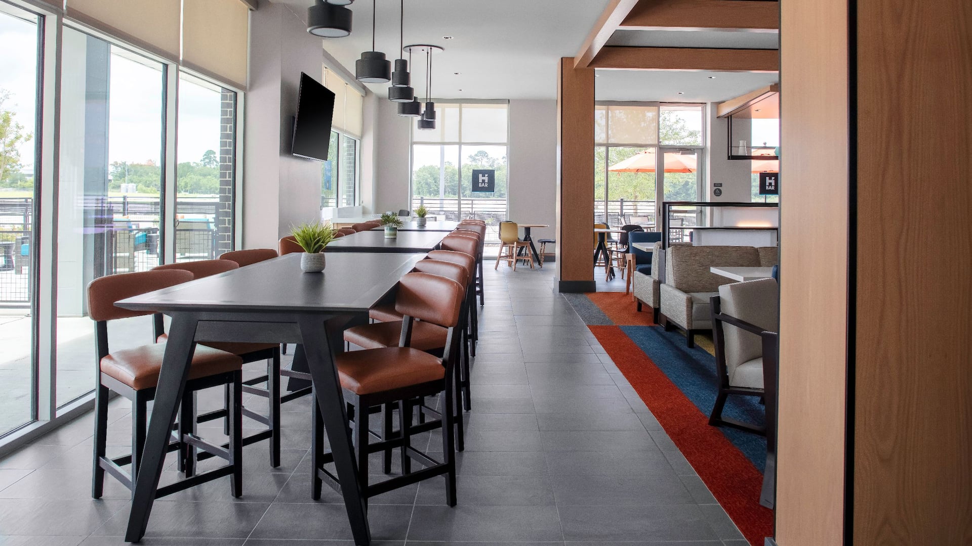 Hyatt House The Woodlands / Shenandoah Lobby High Top