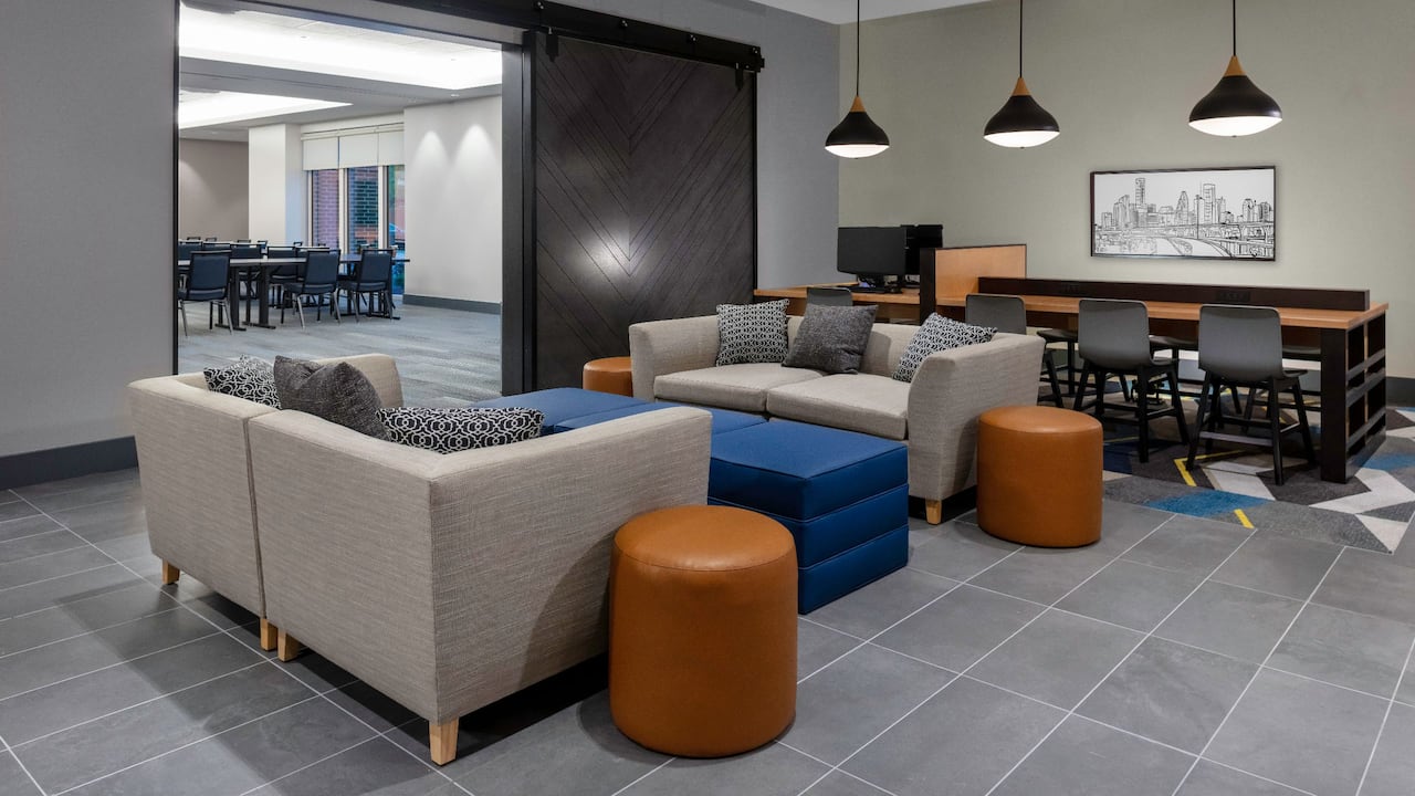 Business center seating at Hyatt House The Woodlands