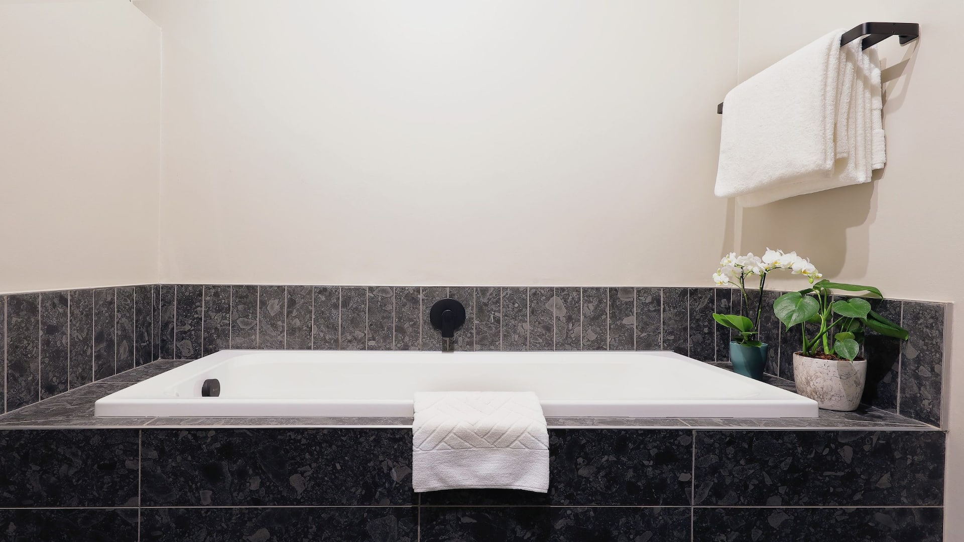 2 de 6 Hyatt House Johannesburg Sandton Family Suite Bathroom