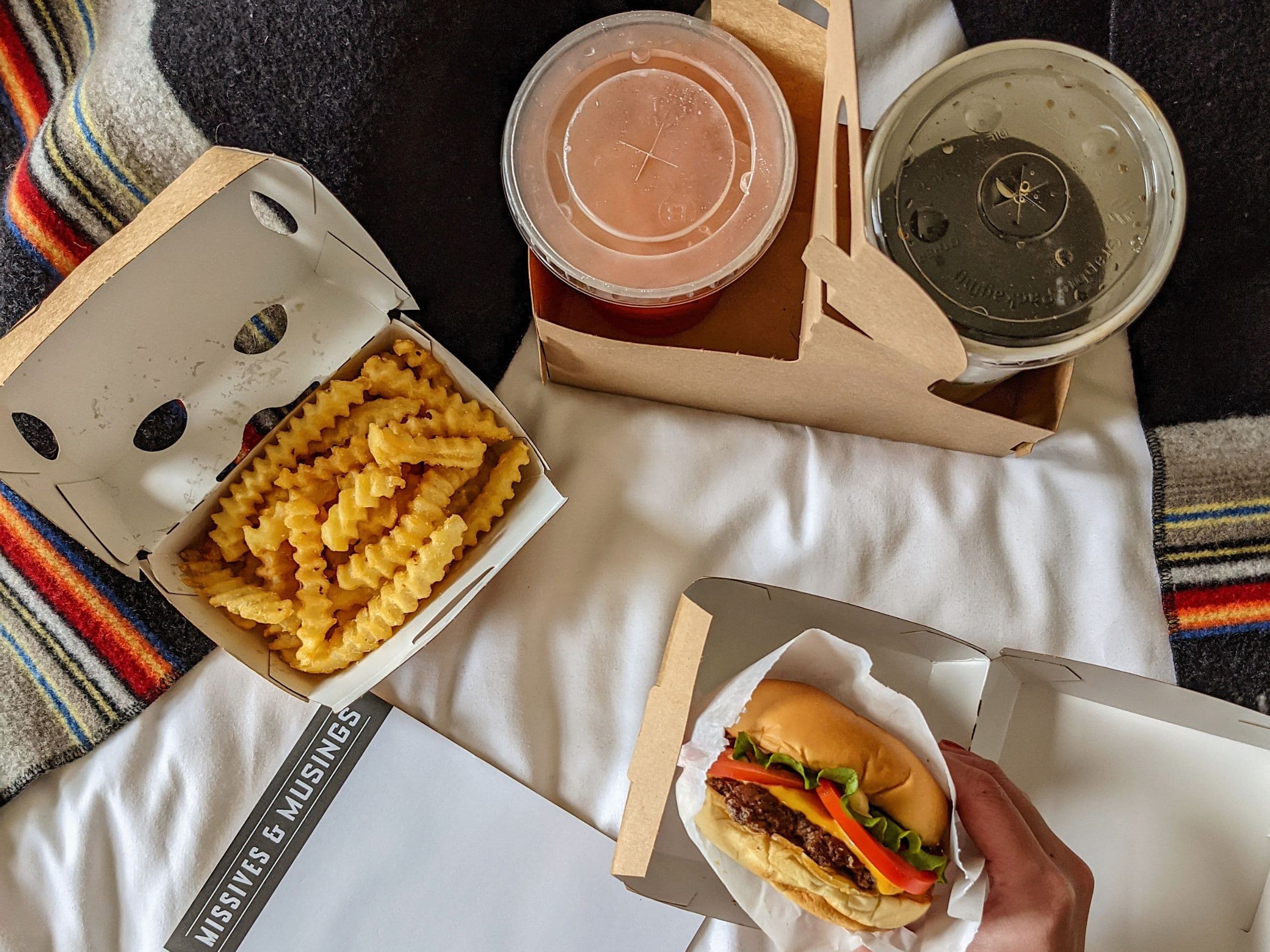 https://assets.hyatt.com/content/dam/hyatt/hyattdam/images/2021/09/24/1236/CHIUB-P0138-In-Room-Dining-Shake-Shack.jpg/CHIUB-P0138-In-Room-Dining-Shake-Shack.4x3.jpg