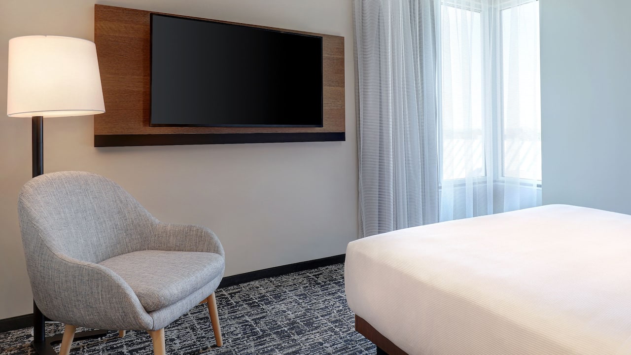 Hyatt Place Ottawa Accessible King Suite