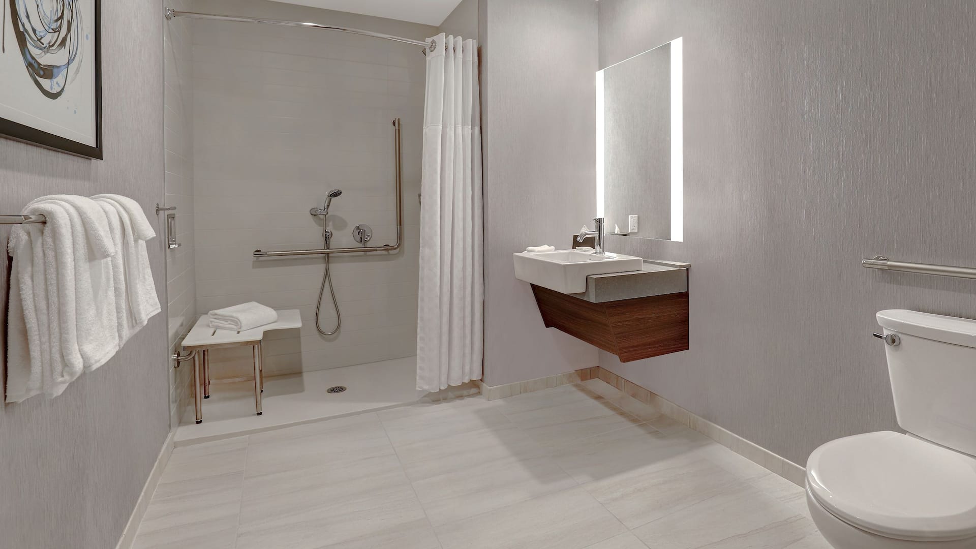 4 de 4 Hyatt Place Ottawa - West Accessible King Roll In Shower
