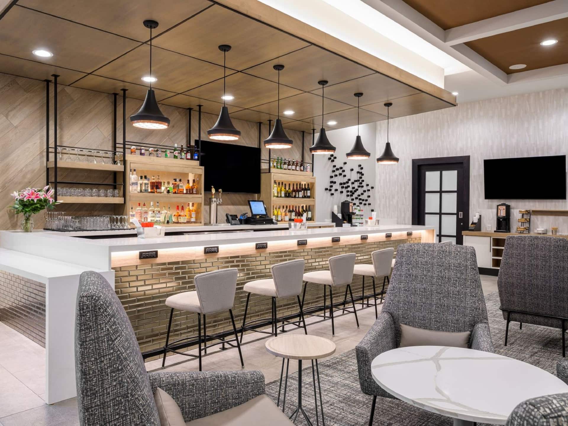 Hyatt House Louisville - East Hbar