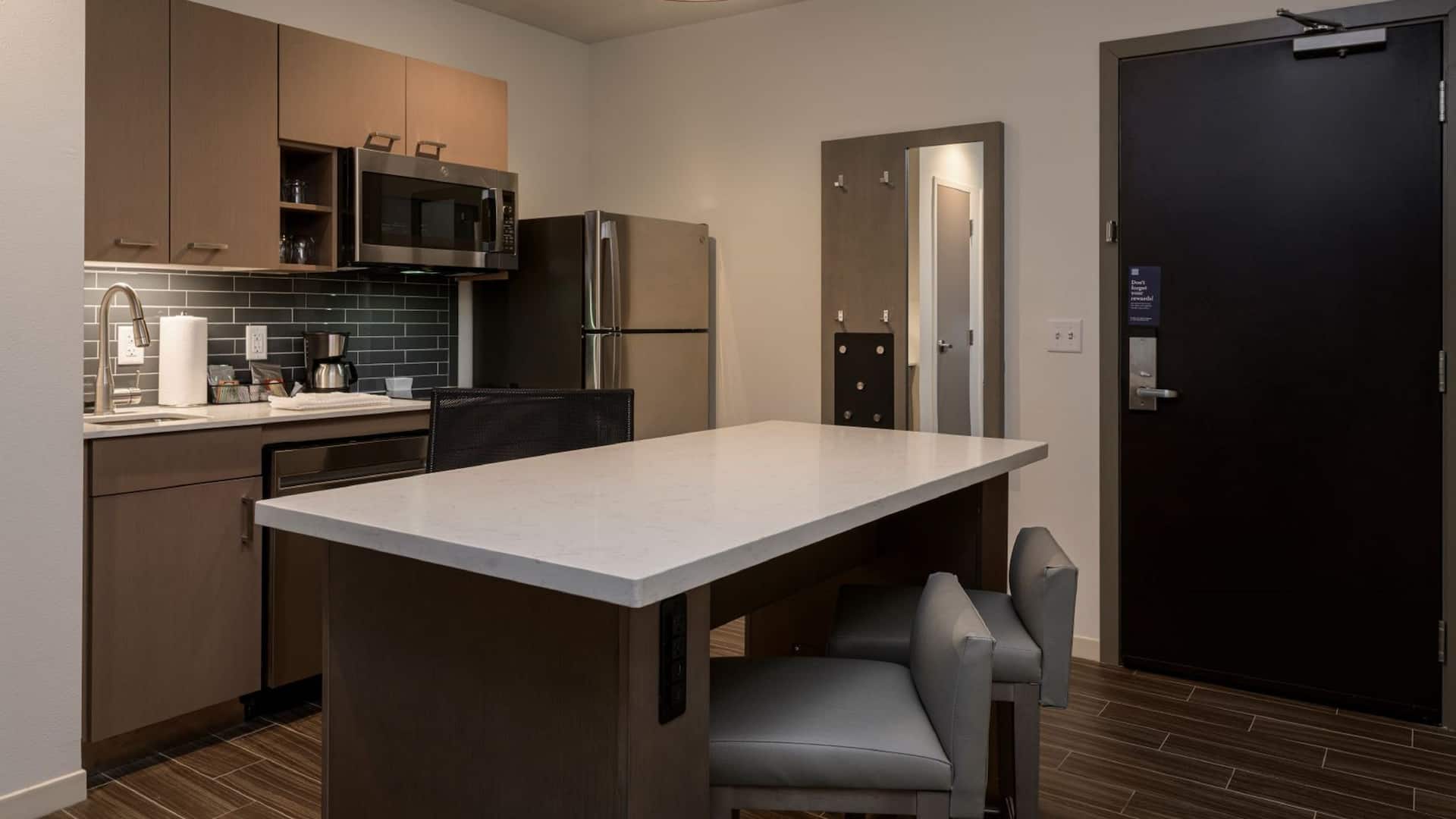 2 de 4 Hyatt House Louisville - East In Room Kitchens