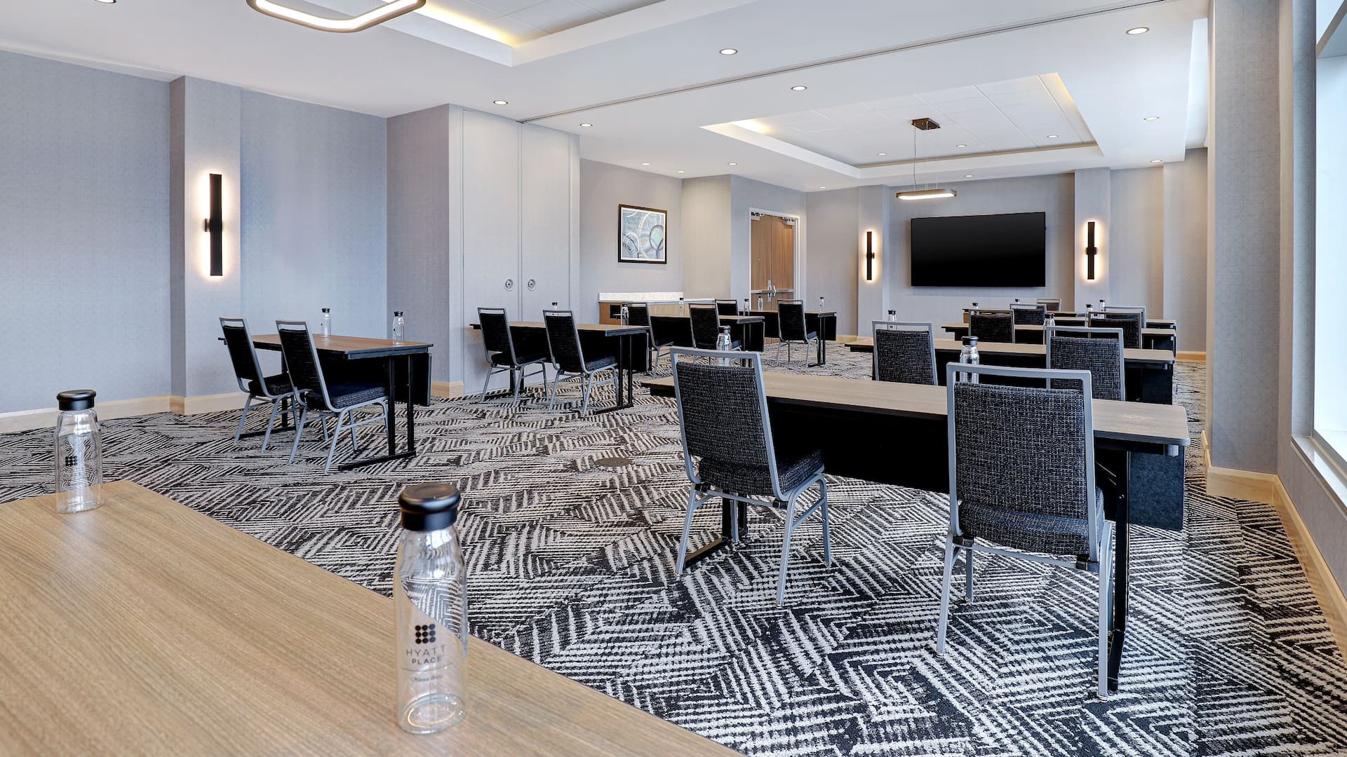 Hyatt Place Ottawa - West River Room Classroom
