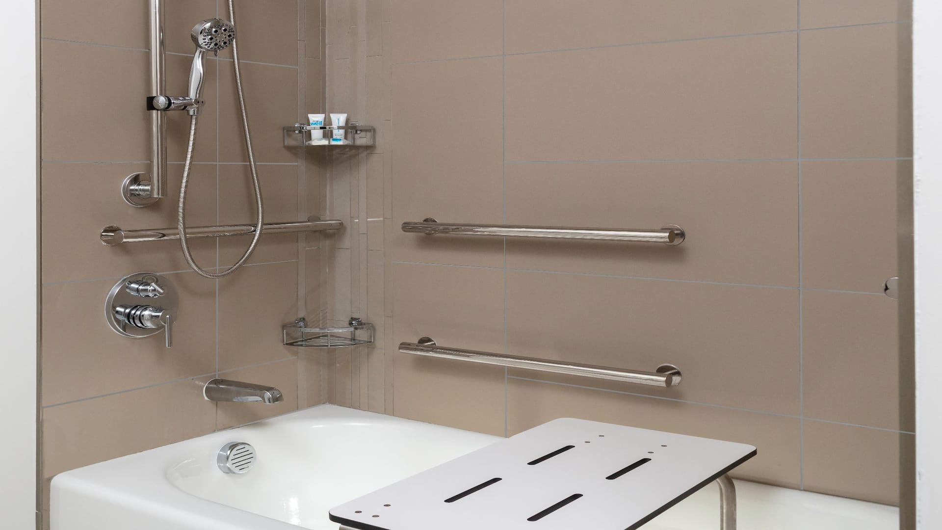第 3，共 3 Hyatt House The Woodlands / Shenandoah ADA Tub