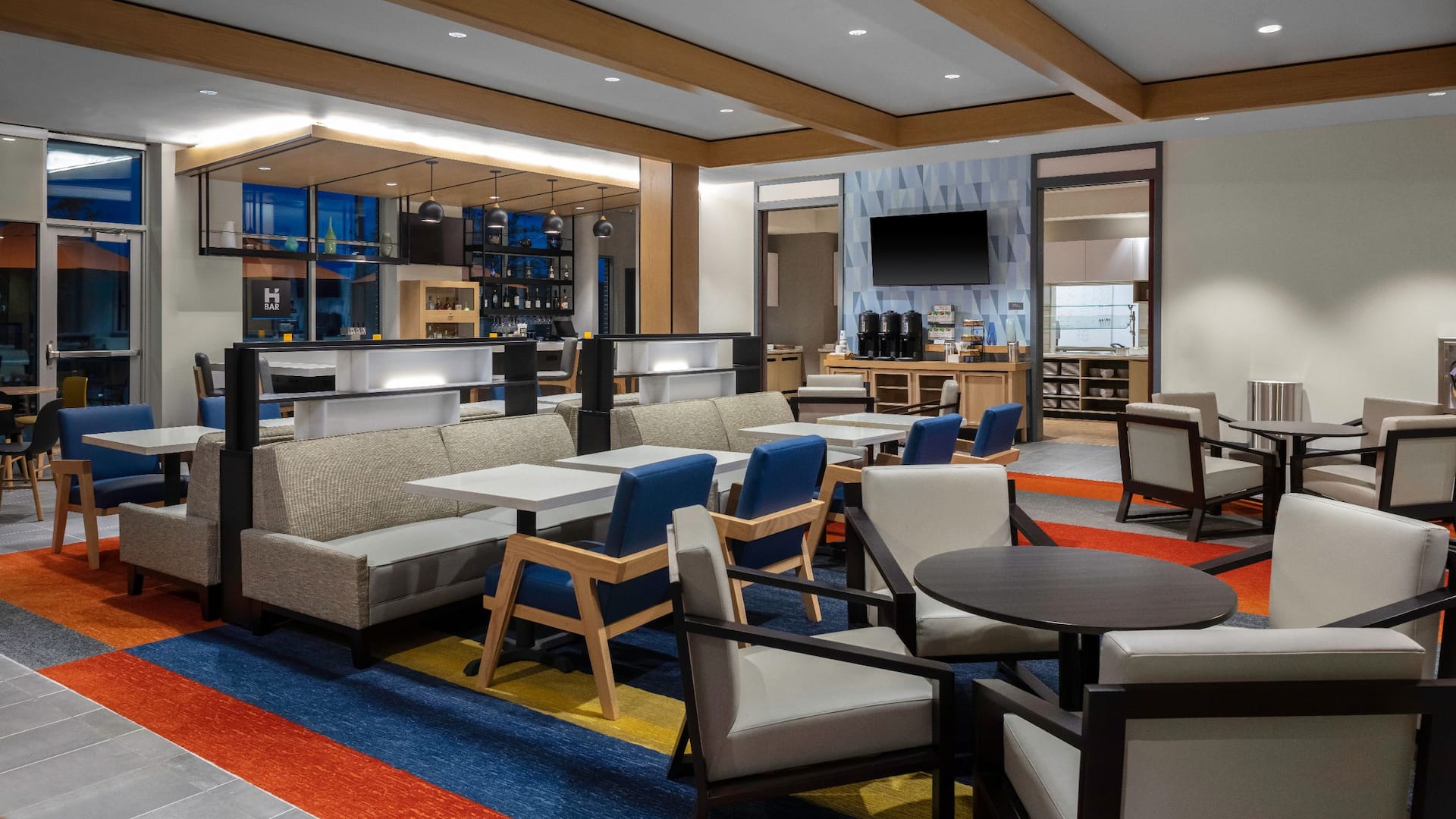 Hyatt House The Woodlands / Shenandoah Dining Seating
