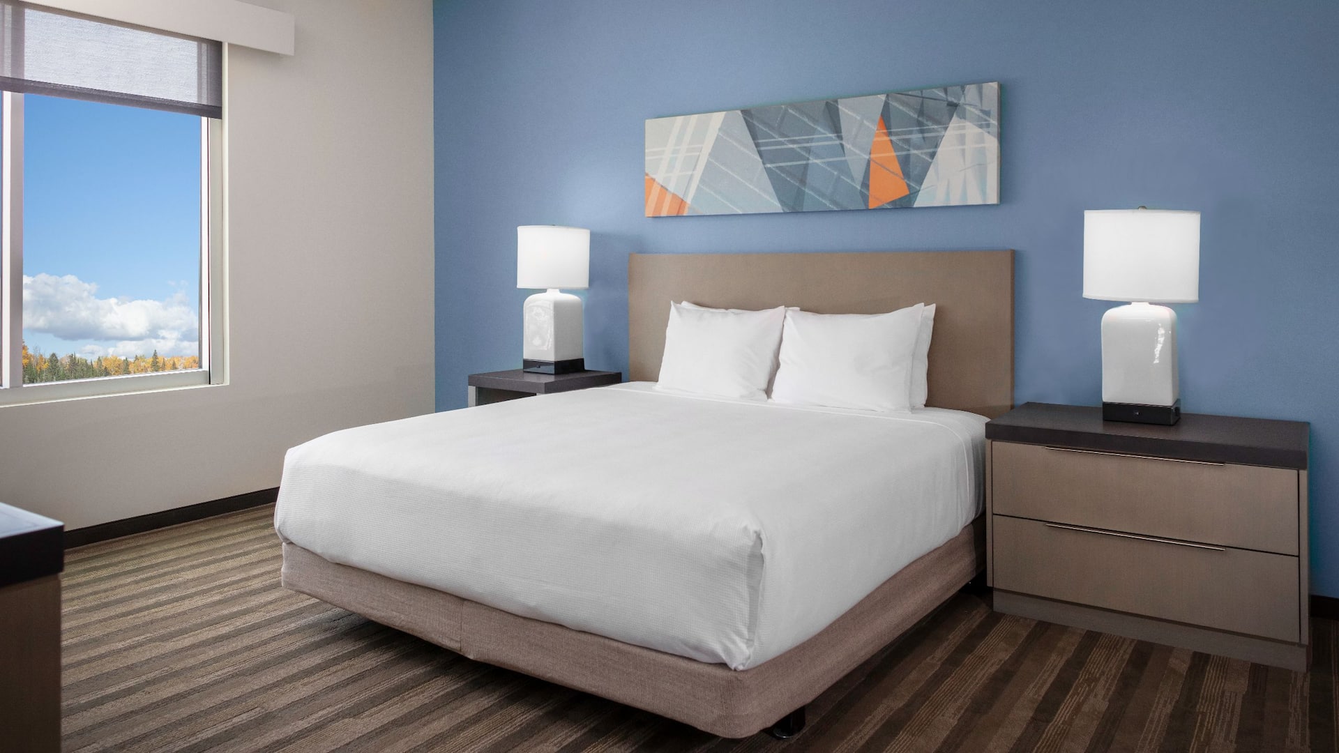 Hyatt House The Woodlands / Shenandoah King Suite Bed