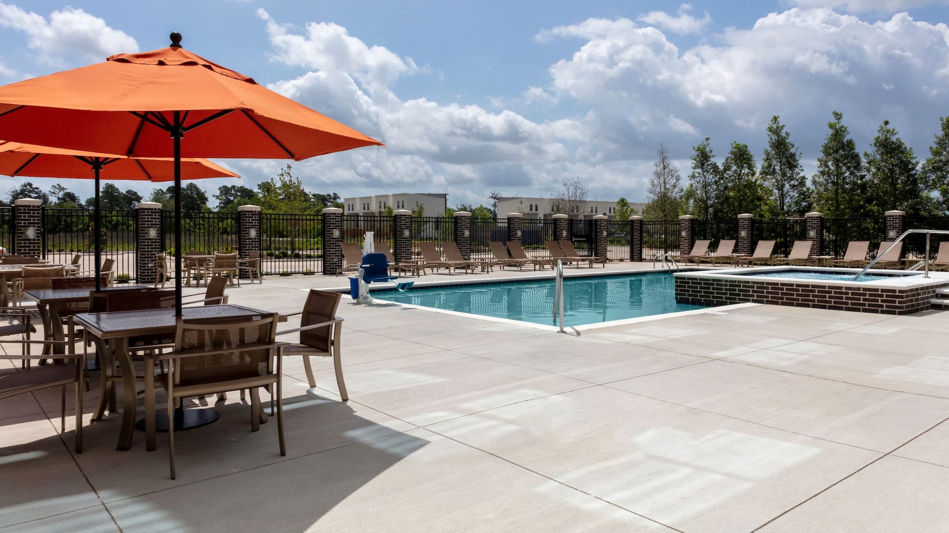 Hyatt House The Woodlands / Shenandoah Pool Seating