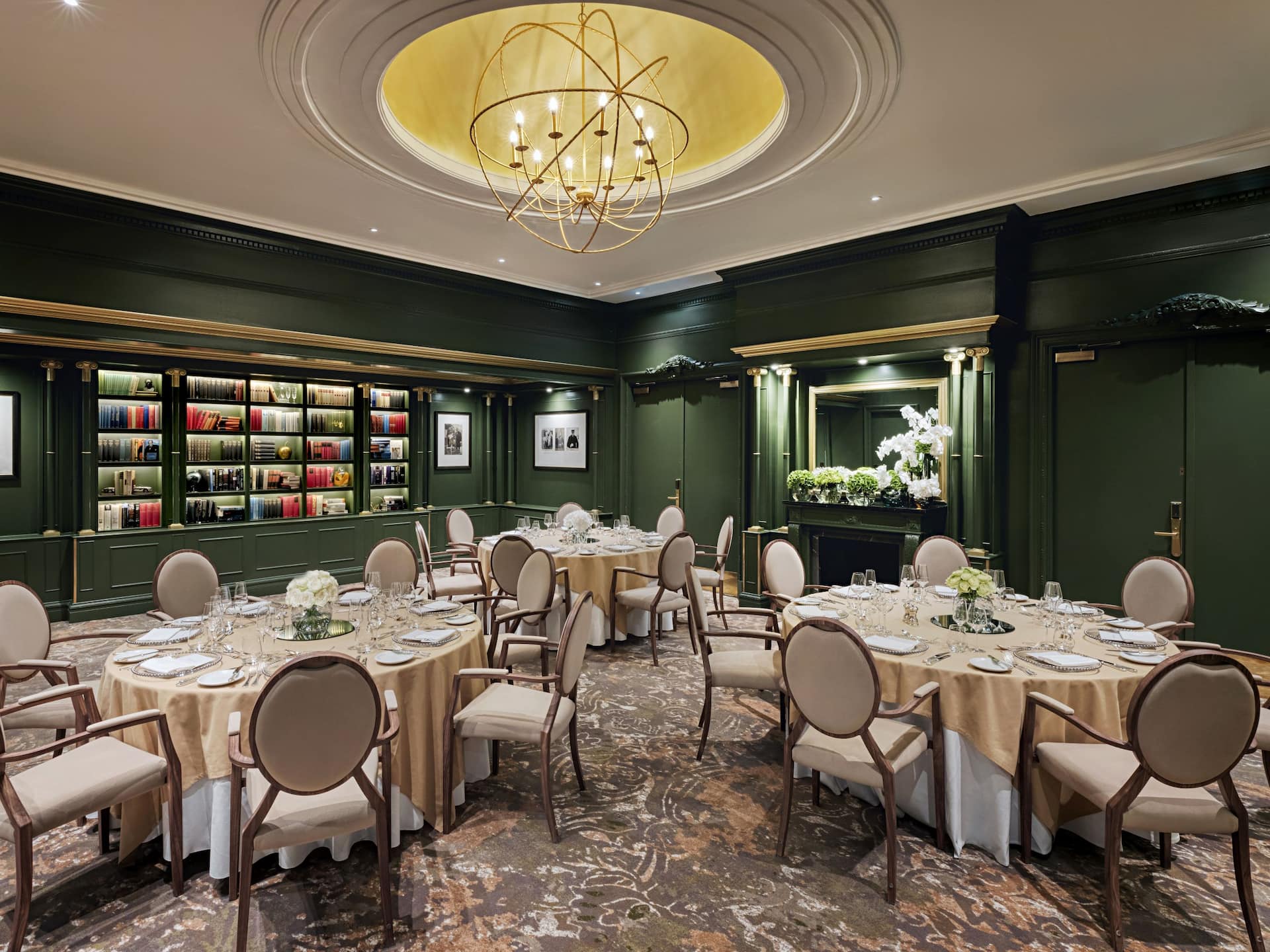Hyatt Regency London - The Churchill Library Rounds Setup