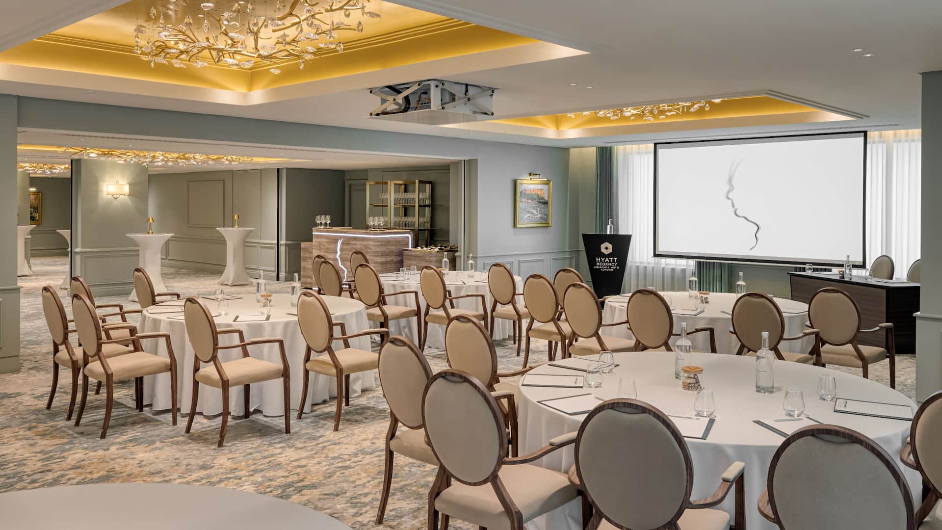 Hyatt Regency London - The Churchill Gallery And Studios Tables